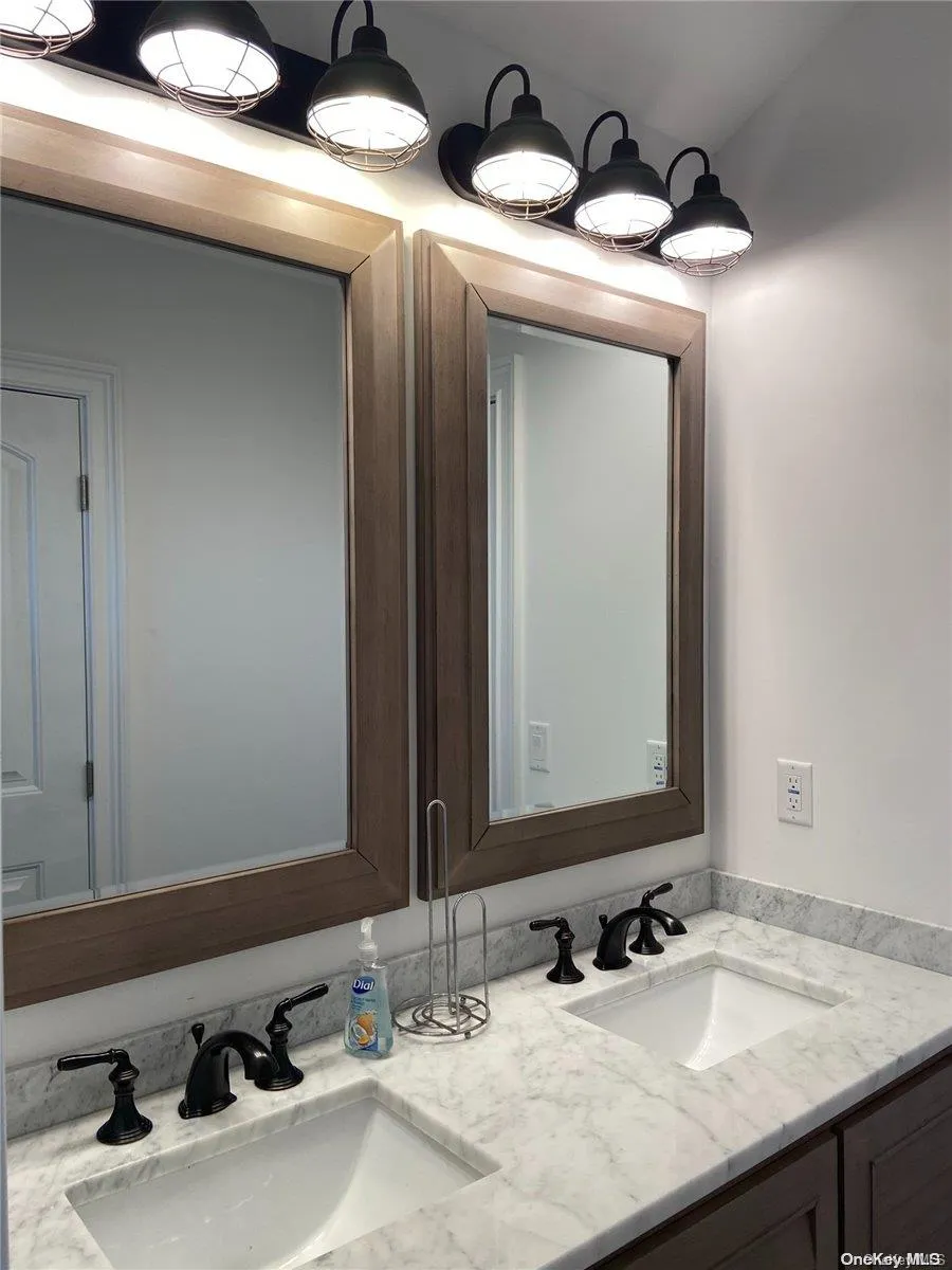 343 Dehnhoff, Islip, NY, 4 Bedrooms Bedrooms, 6 Rooms Rooms,2 BathroomsBathrooms,Residential Lease,For Rent,Dehnhoff,0,L3310108 343 Dehnhoff, Islip, NY, 4 Bedrooms Bedrooms, 6 Rooms Rooms,2 BathroomsBathrooms,Residential Lease,For Rent,Dehnhoff,0,L3310108