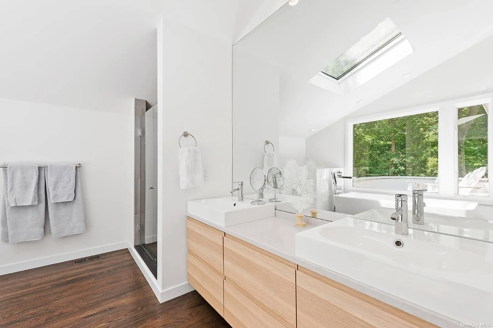 14 Elishas Path, East Hampton, NY, 4 Bedrooms Bedrooms, ,3 BathroomsBathrooms,Residential Lease,Idx,Elishas,0,L3341183 14 Elishas Path, East Hampton, NY, 4 Bedrooms Bedrooms, ,3 BathroomsBathrooms,Residential Lease,Idx,Elishas,0,L3341183