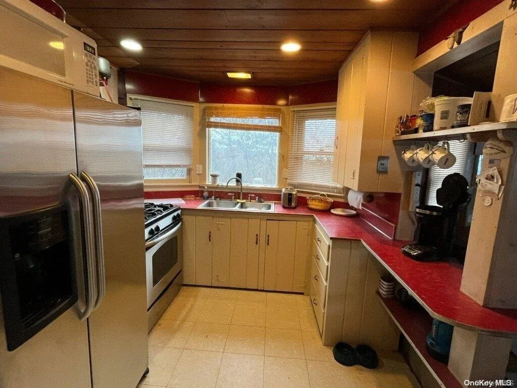 7 End Walk, Islip, NY, 3 Bedrooms Bedrooms, 7 Rooms Rooms,1 BathroomBathrooms,Residential Lease,For Rent,End,0,L3397577 7 End Walk, Islip, NY, 3 Bedrooms Bedrooms, 7 Rooms Rooms,1 BathroomBathrooms,Residential Lease,For Rent,End,0,L3397577