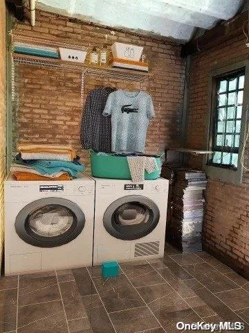 Laundry room (Virtually staged) Laundry room (Virtually staged)