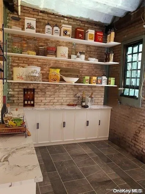 Pantry(virtually staged) Pantry(virtually staged)