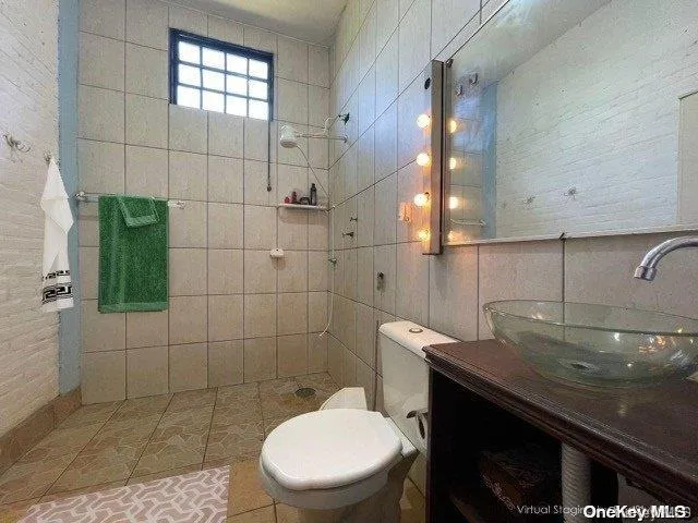 main bathroom(original) main bathroom(original)