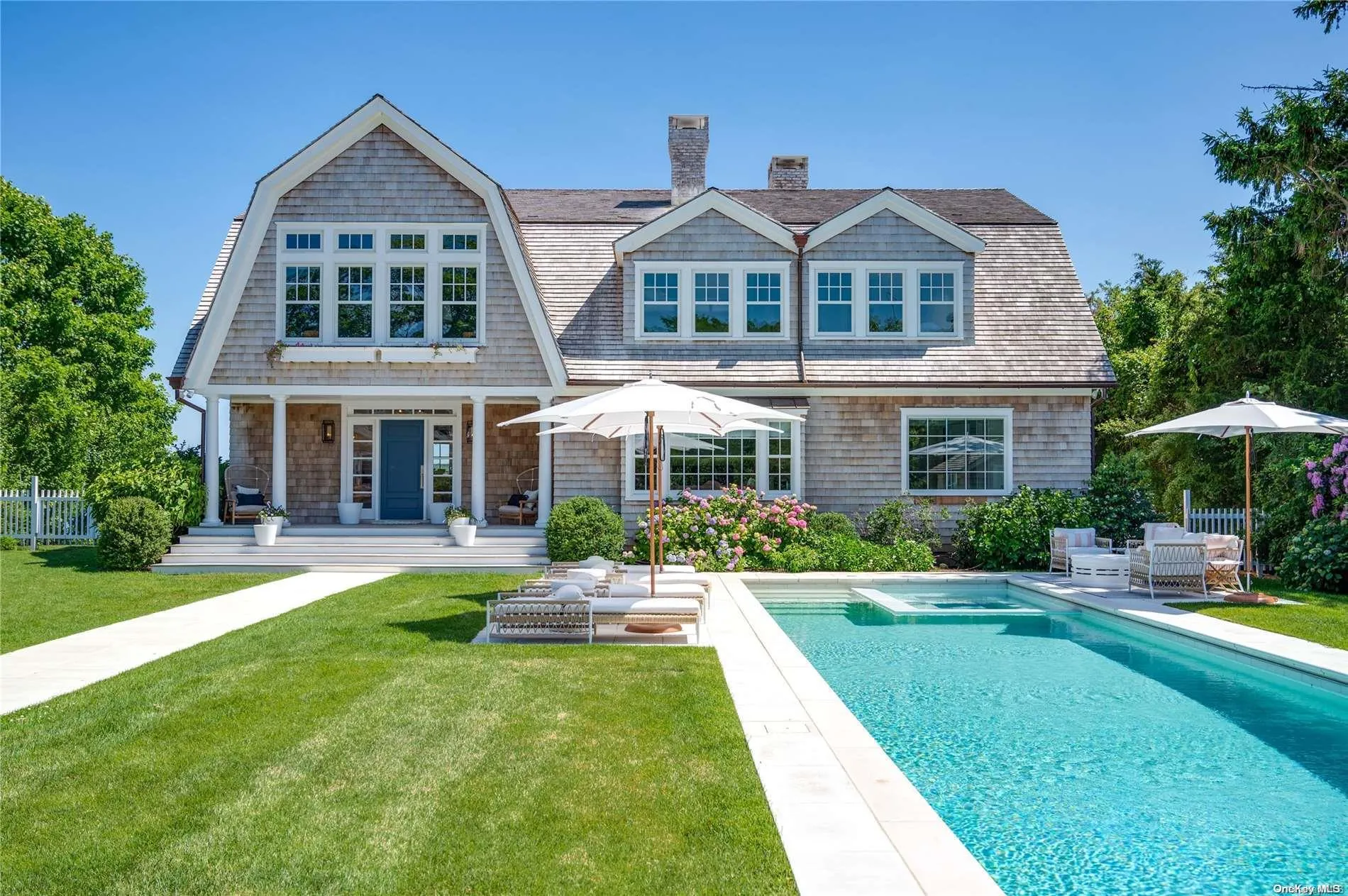 Private Front Yard Private Front Yard