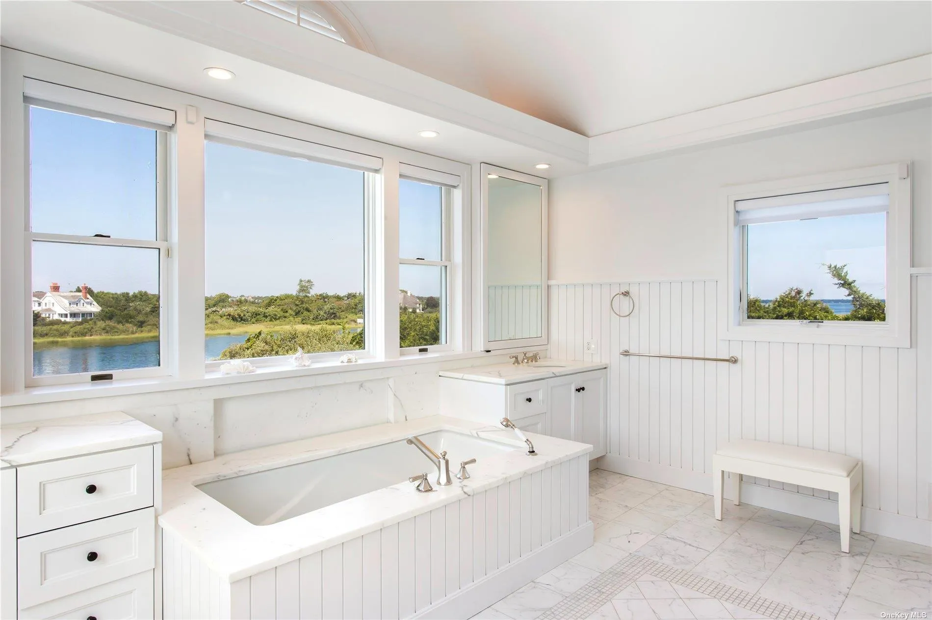 w beautiful Bay Views! w beautiful Bay Views!