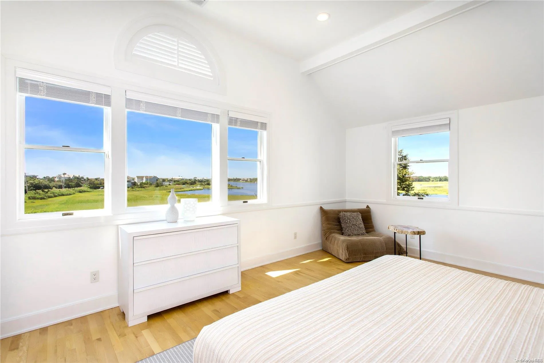 Ensuite guest bed 4 of 6 Ensuite guest bed 4 of 6