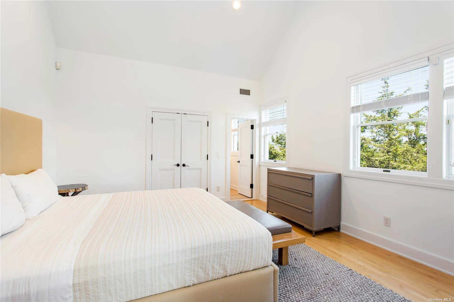 Ensuite guest bed 1 of 6 Ensuite guest bed 1 of 6