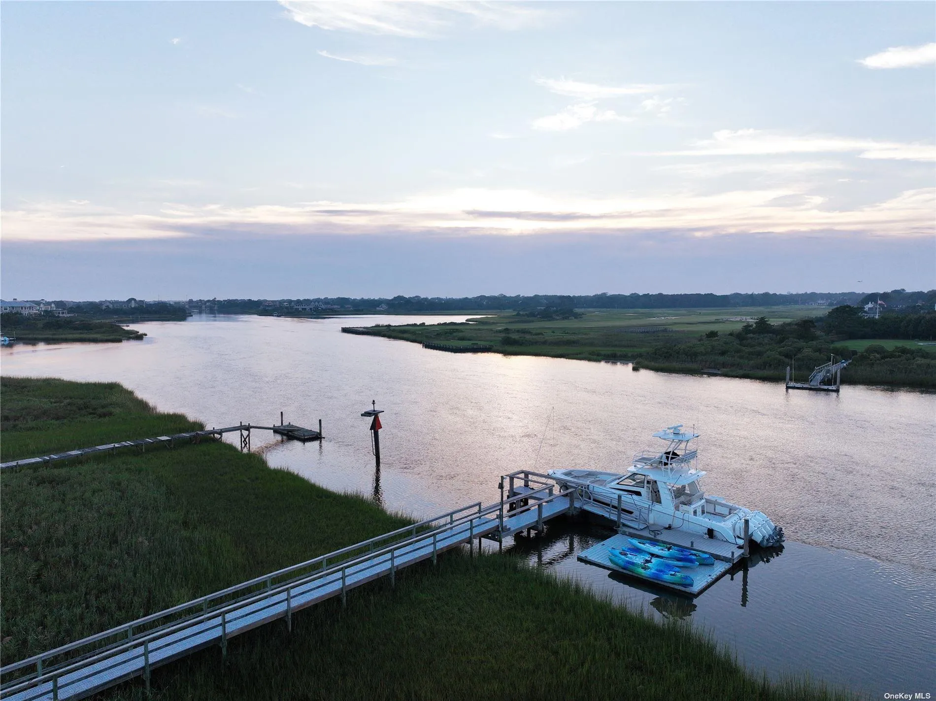 Fully equipped deepwater Dock Fully equipped deepwater Dock