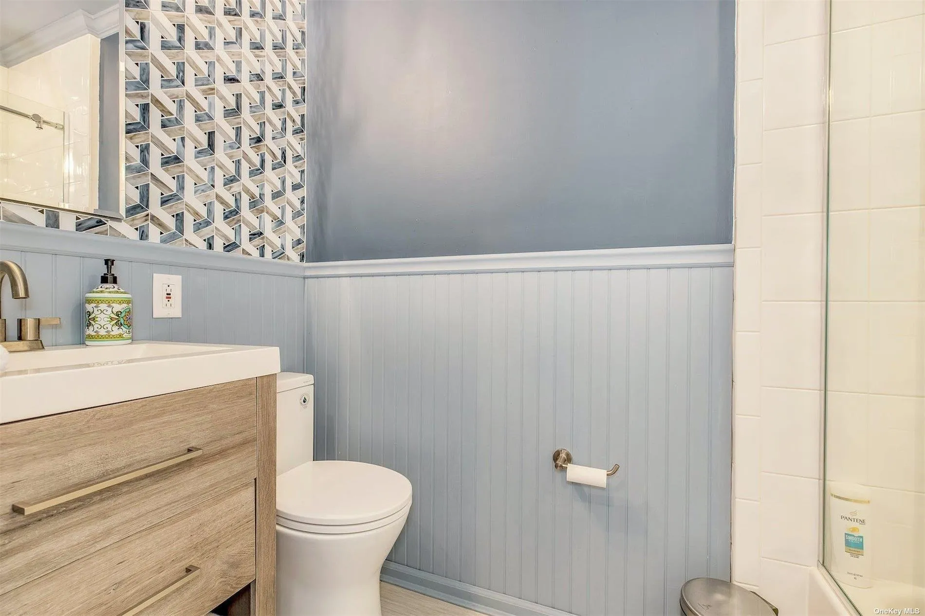 25 Exchange, Southampton, NY, 5 Bedrooms Bedrooms, 8 Rooms Rooms,3 BathroomsBathrooms,Residential Lease,For Rent,Exchange,0,L3438374 25 Exchange, Southampton, NY, 5 Bedrooms Bedrooms, 8 Rooms Rooms,3 BathroomsBathrooms,Residential Lease,For Rent,Exchange,0,L3438374