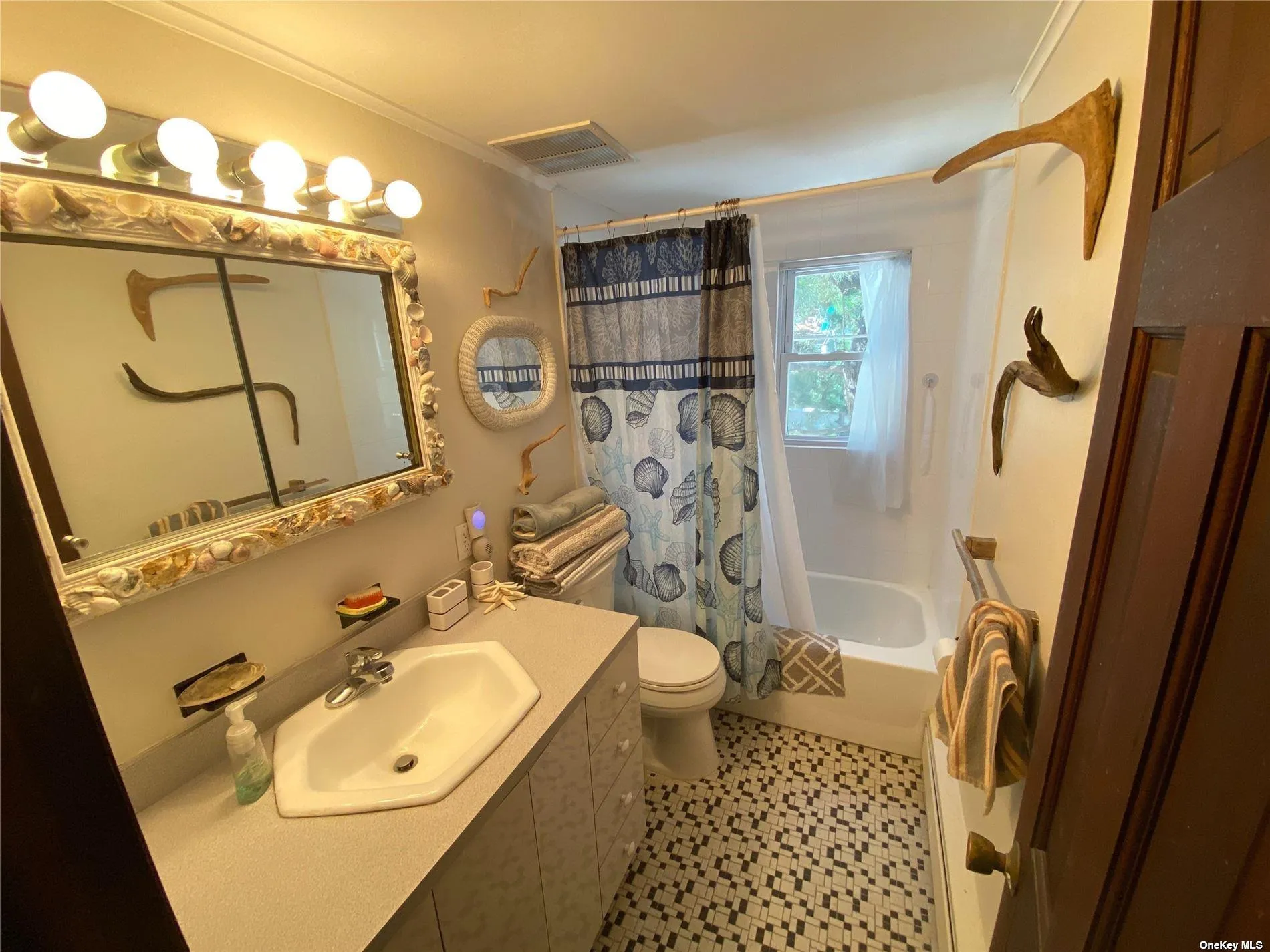 145 Inwood Avenue, Hempstead, NY, 4 Bedrooms Bedrooms, 9 Rooms Rooms,2 BathroomsBathrooms,Residential Lease,For Rent,Inwood,0,KEYL3455231 145 Inwood Avenue, Hempstead, NY, 4 Bedrooms Bedrooms, 9 Rooms Rooms,2 BathroomsBathrooms,Residential Lease,For Rent,Inwood,0,KEYL3455231