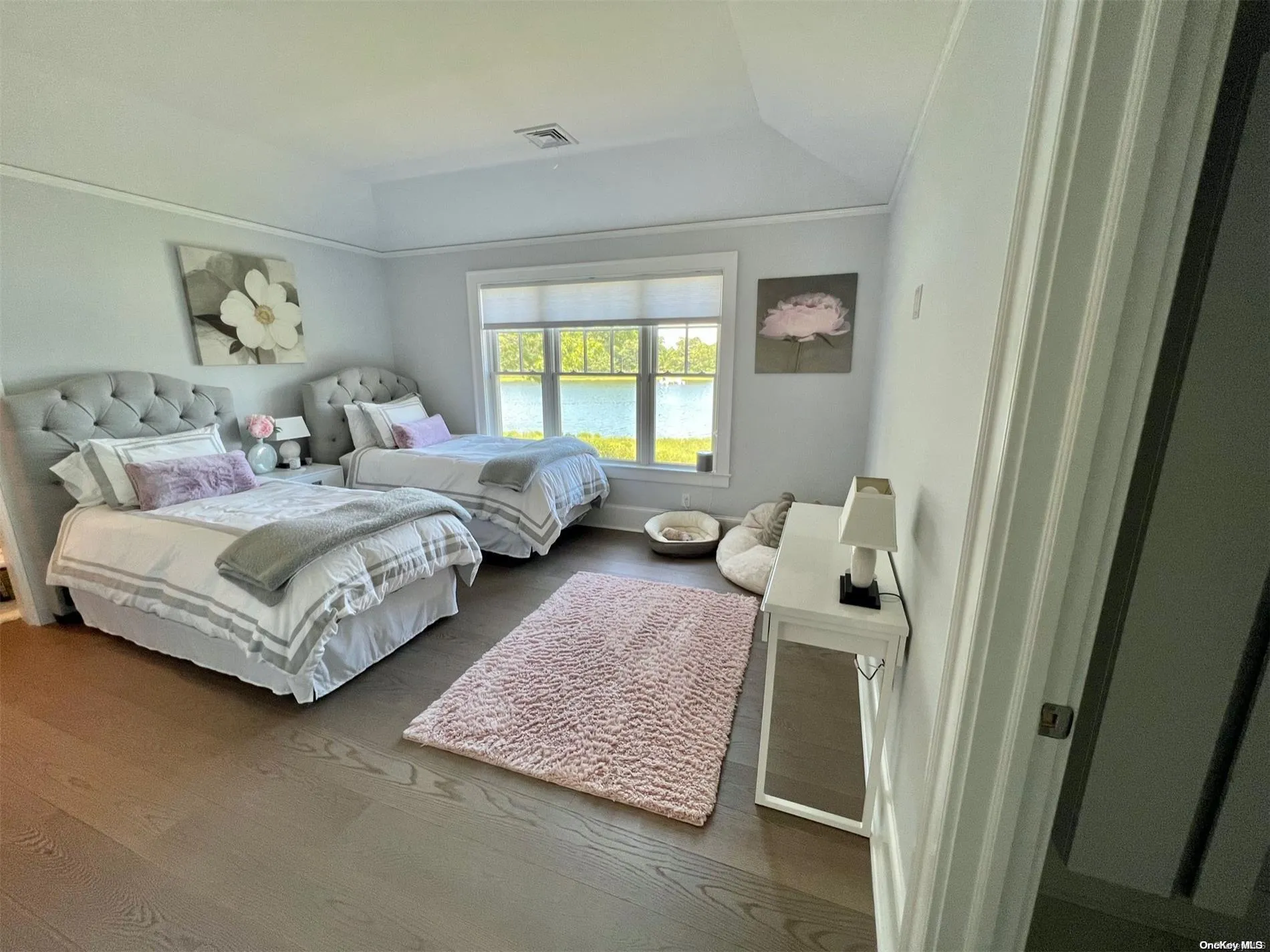 Bedroom - ensuite Bedroom - ensuite