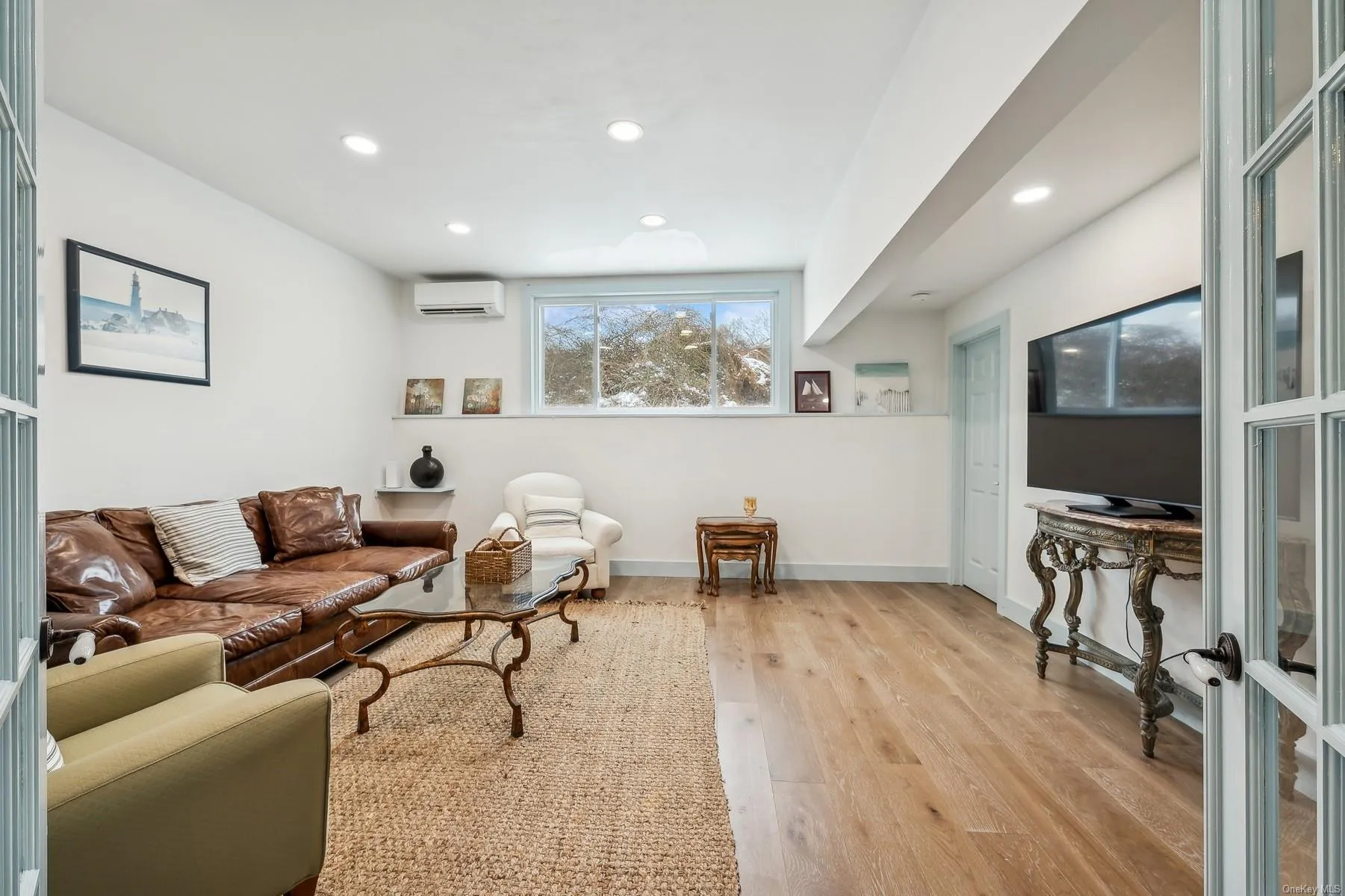 EXTRA LIVING ROOM EXTRA LIVING ROOM