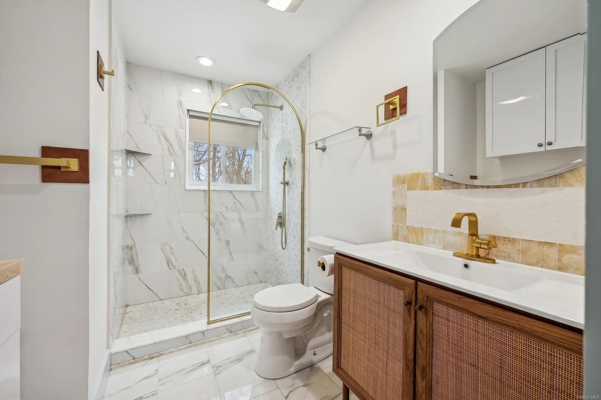 BATHROOM 4 BATHROOM 4