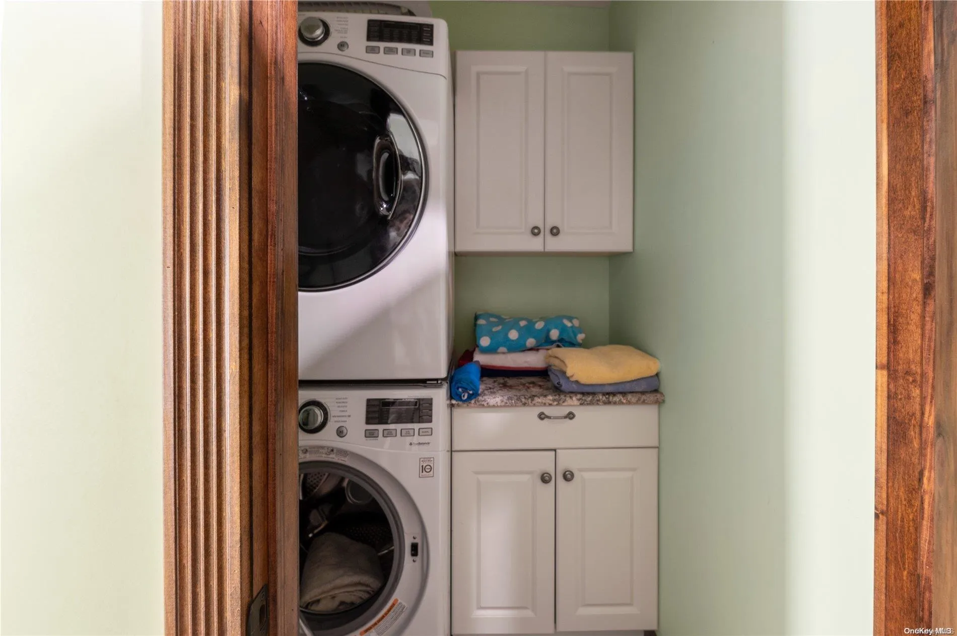 289 Cottage Walk, Islip, NY, 5 Bedrooms Bedrooms, 8 Rooms Rooms,2 BathroomsBathrooms,Residential Lease,For Rent,Cottage,0,L3476985 289 Cottage Walk, Islip, NY, 5 Bedrooms Bedrooms, 8 Rooms Rooms,2 BathroomsBathrooms,Residential Lease,For Rent,Cottage,0,L3476985