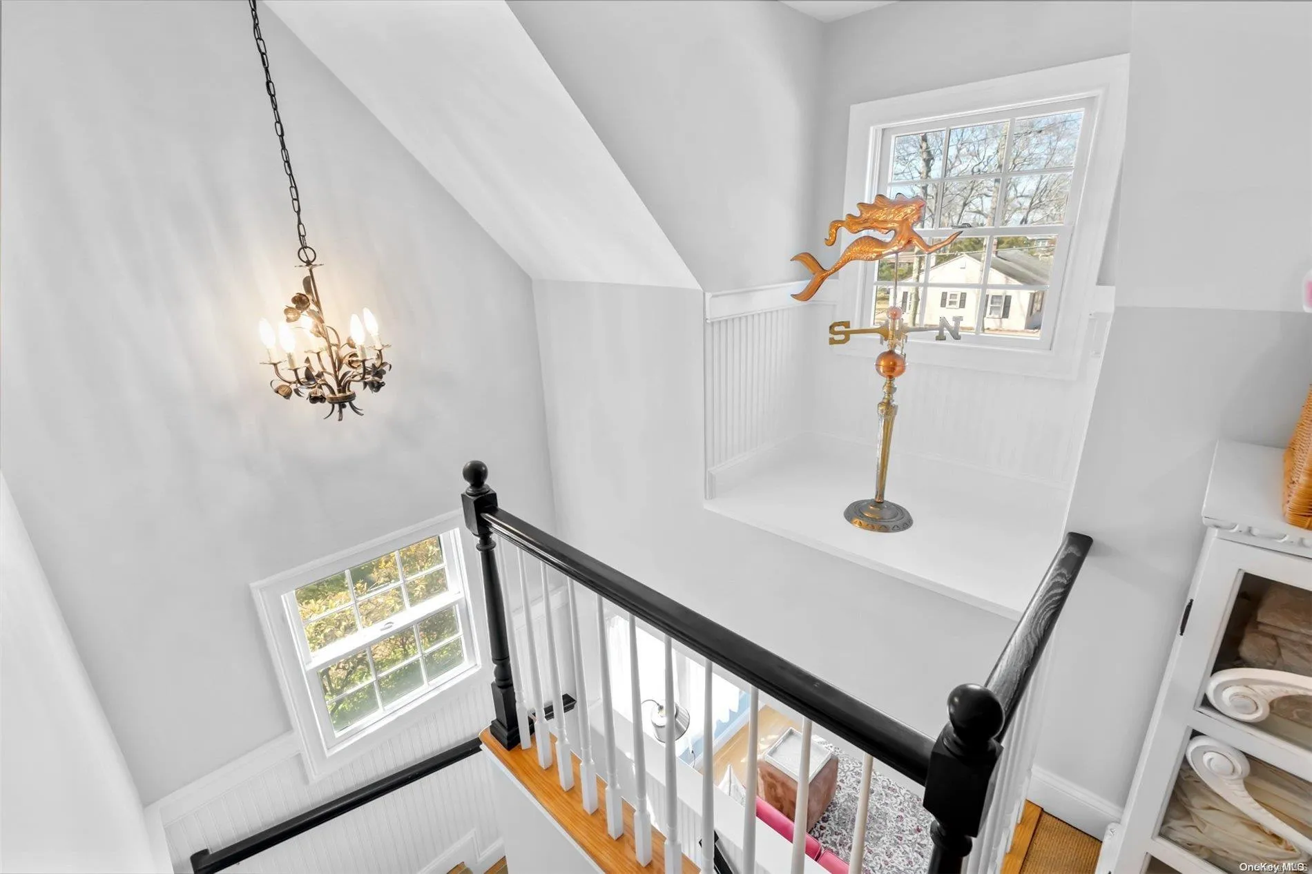 STAIRS TO 2ND FLOOR STAIRS TO 2ND FLOOR