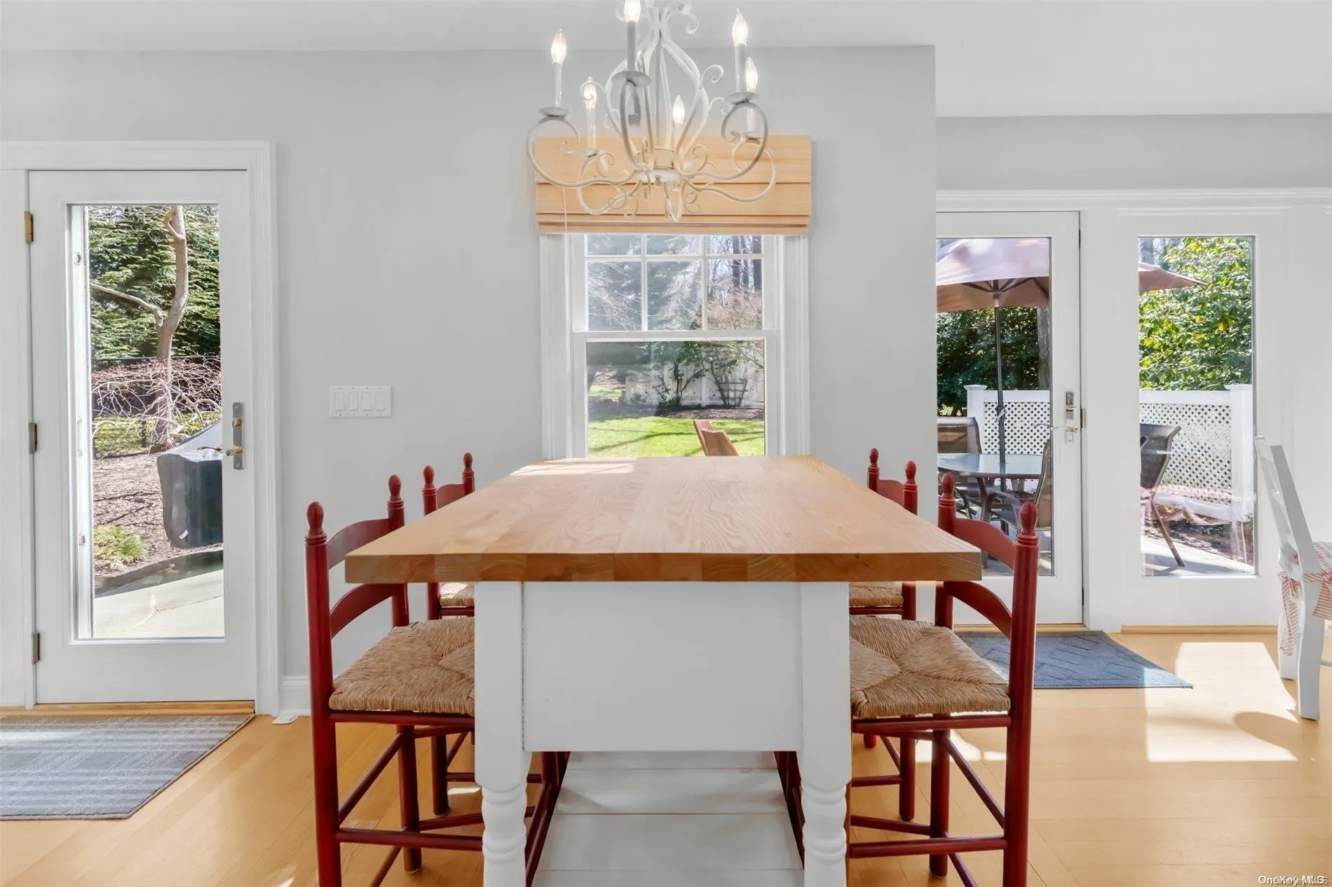 LARGE DINING AREA LARGE DINING AREA