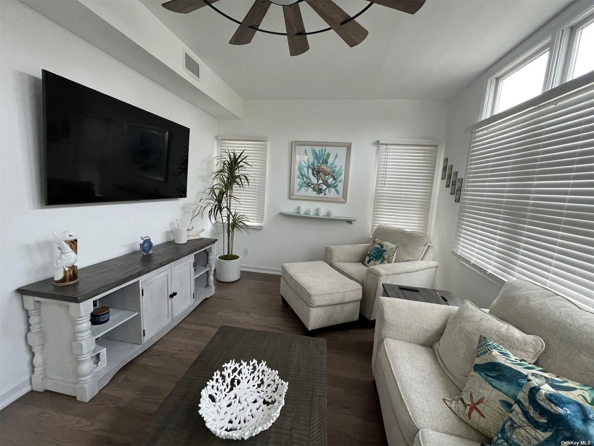 24 Bungalow Walk, Islip, NY, 4 Bedrooms Bedrooms, 7 Rooms Rooms,3 BathroomsBathrooms,Residential Lease,For Rent,Bungalow,0,L3487513 24 Bungalow Walk, Islip, NY, 4 Bedrooms Bedrooms, 7 Rooms Rooms,3 BathroomsBathrooms,Residential Lease,For Rent,Bungalow,0,L3487513