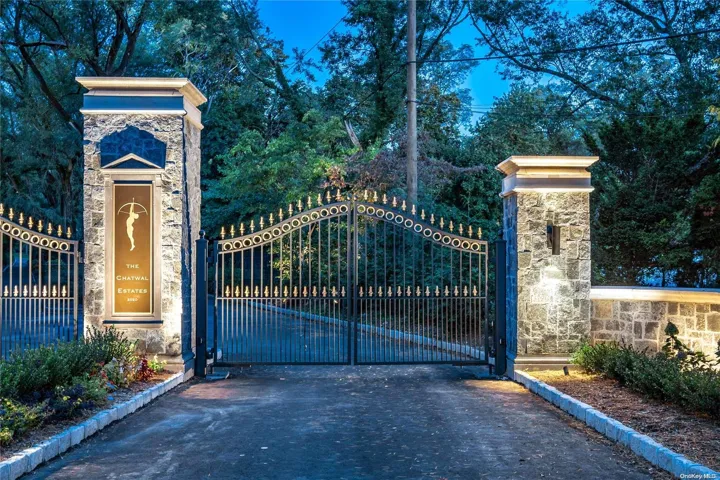 Illuminated Entry Gate & Motor Court