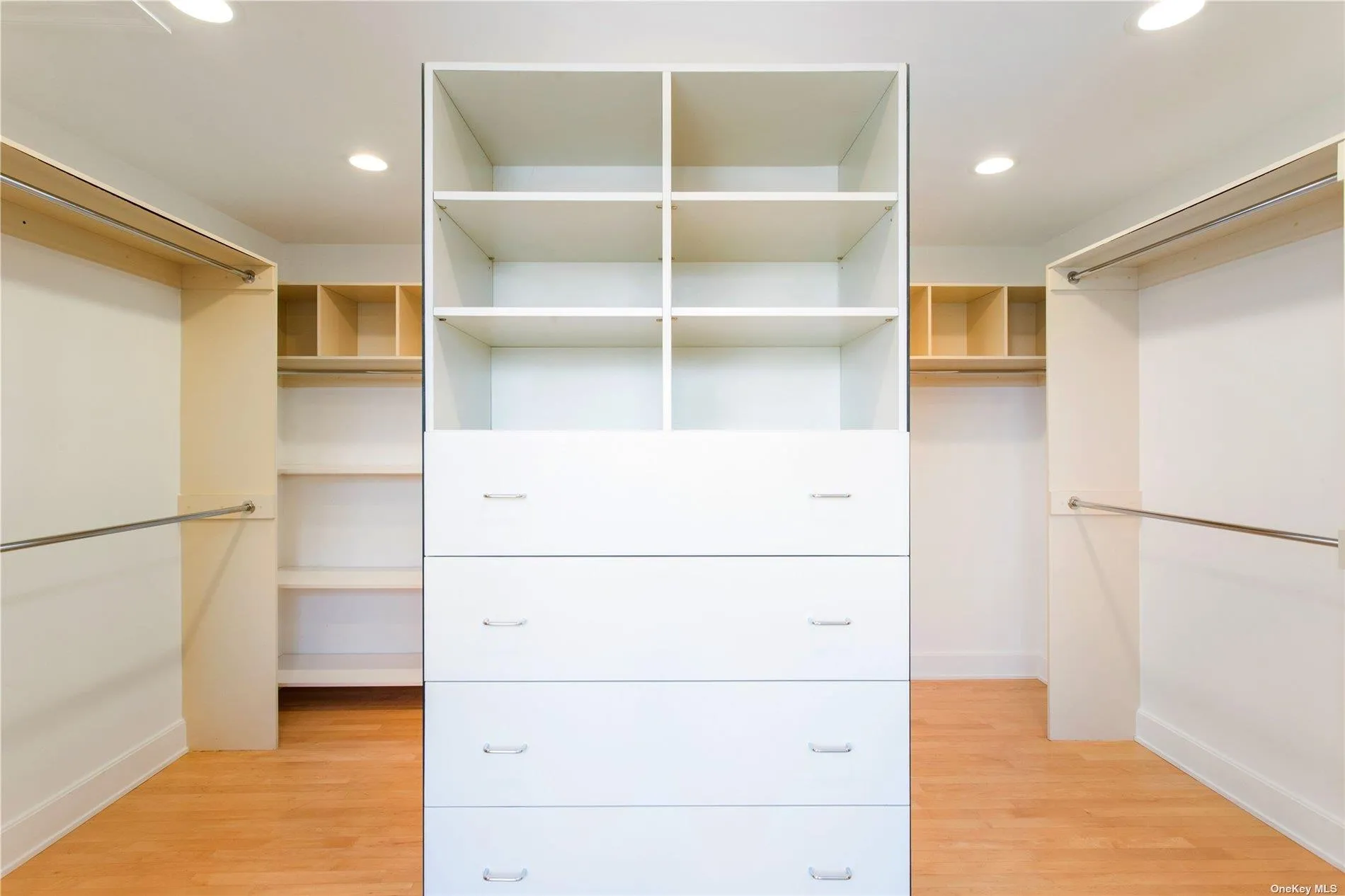 Spacious owners suite walkin closet Spacious owners suite walkin closet