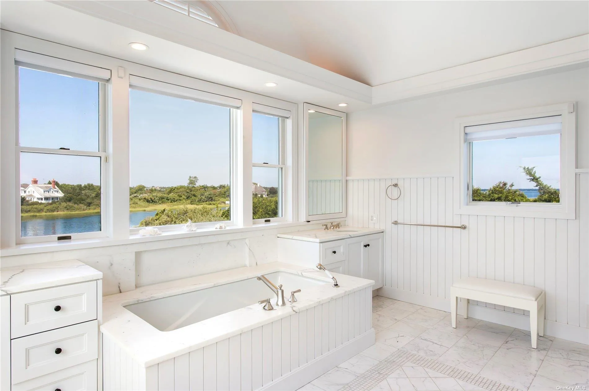 w beautiful Bay Views! w beautiful Bay Views!