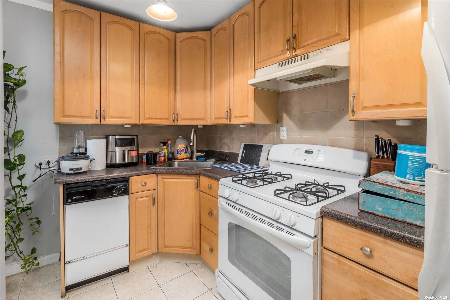 34-20 78th Street, New York, NY, 1 Bedroom Bedrooms, 3 Rooms Rooms,1 BathroomBathrooms,Residential,For Rent,78th,0,L3506548 34-20 78th Street, New York, NY, 1 Bedroom Bedrooms, 3 Rooms Rooms,1 BathroomBathrooms,Residential,For Rent,78th,0,L3506548