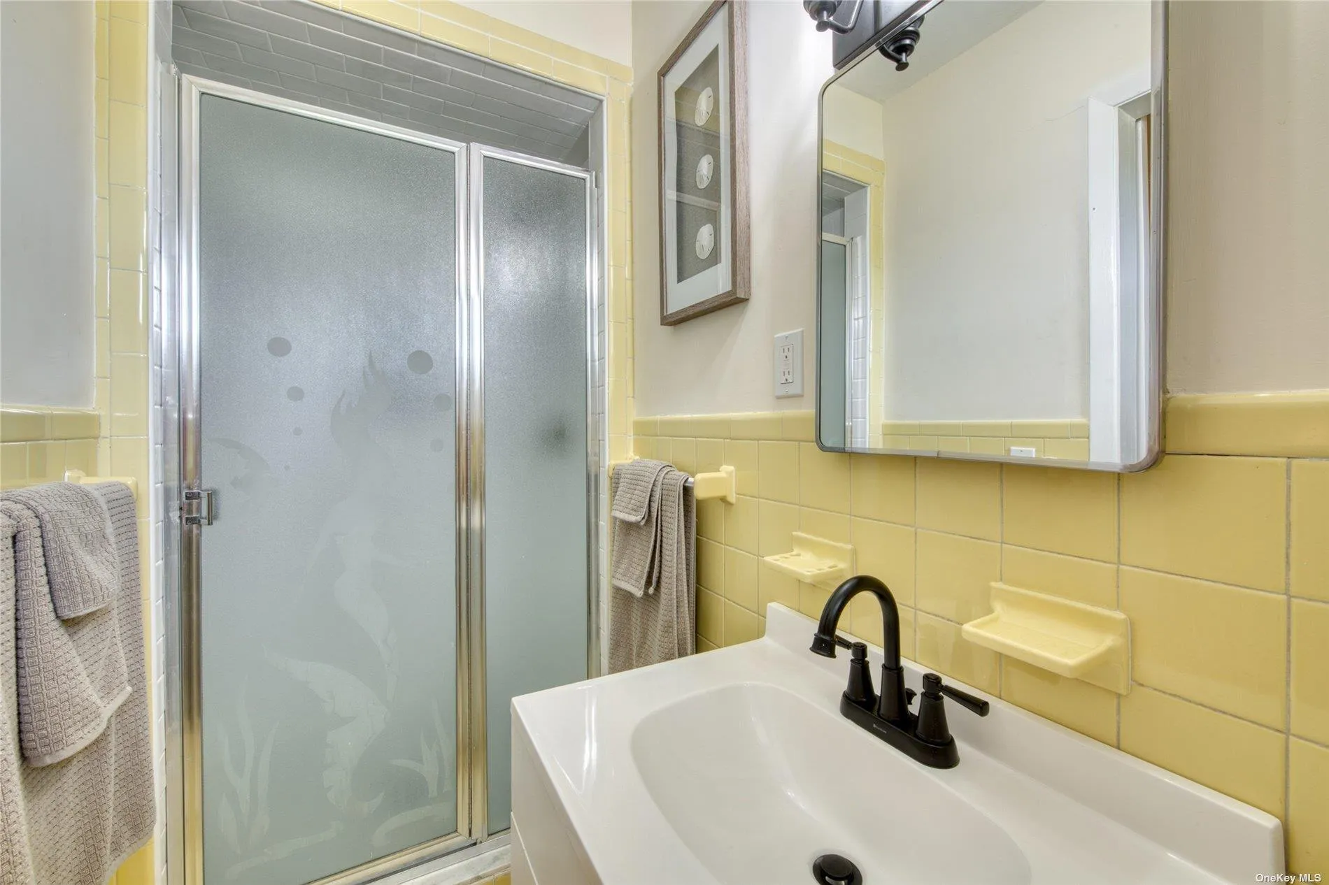 En-Suite Bathroom with Shower En-Suite Bathroom with Shower