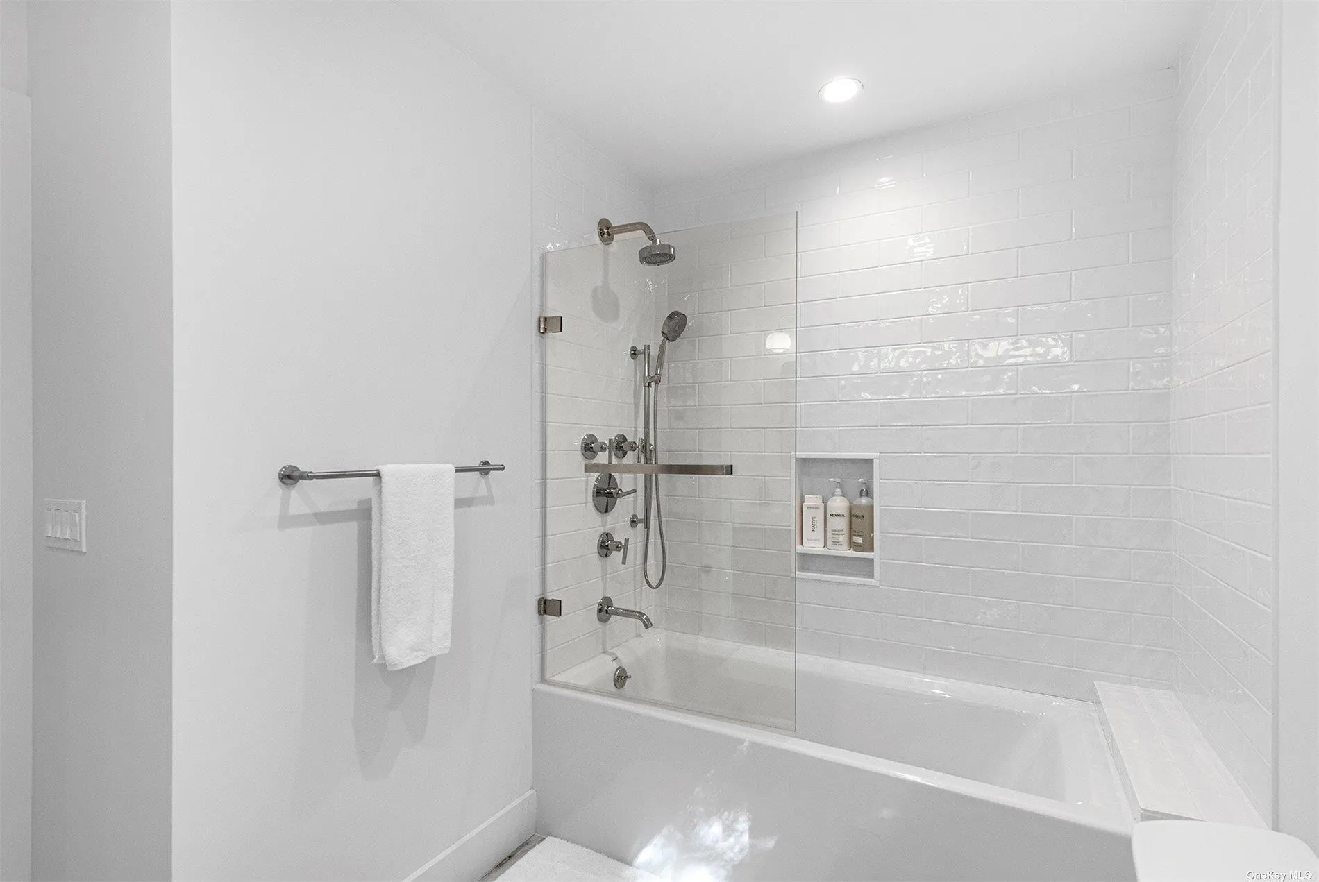 94 Pembroke Drive, East Hampton, NY, 4 Bedrooms Bedrooms, 9 Rooms Rooms,3 BathroomsBathrooms,Residential Lease,Idx,Pembroke,0,L3520426 94 Pembroke Drive, East Hampton, NY, 4 Bedrooms Bedrooms, 9 Rooms Rooms,3 BathroomsBathrooms,Residential Lease,Idx,Pembroke,0,L3520426