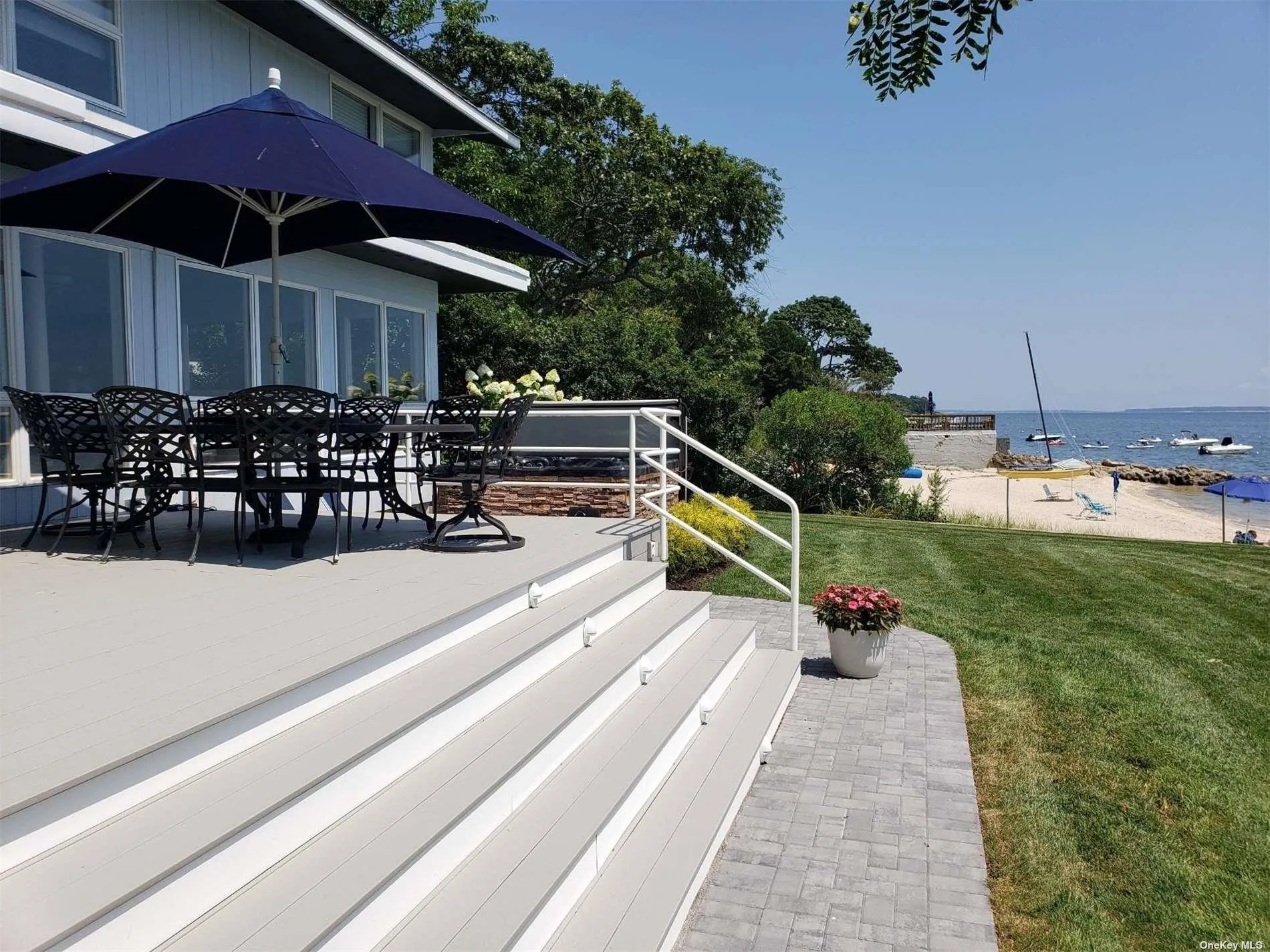 Enormous Deck for Entertaining Enormous Deck for Entertaining