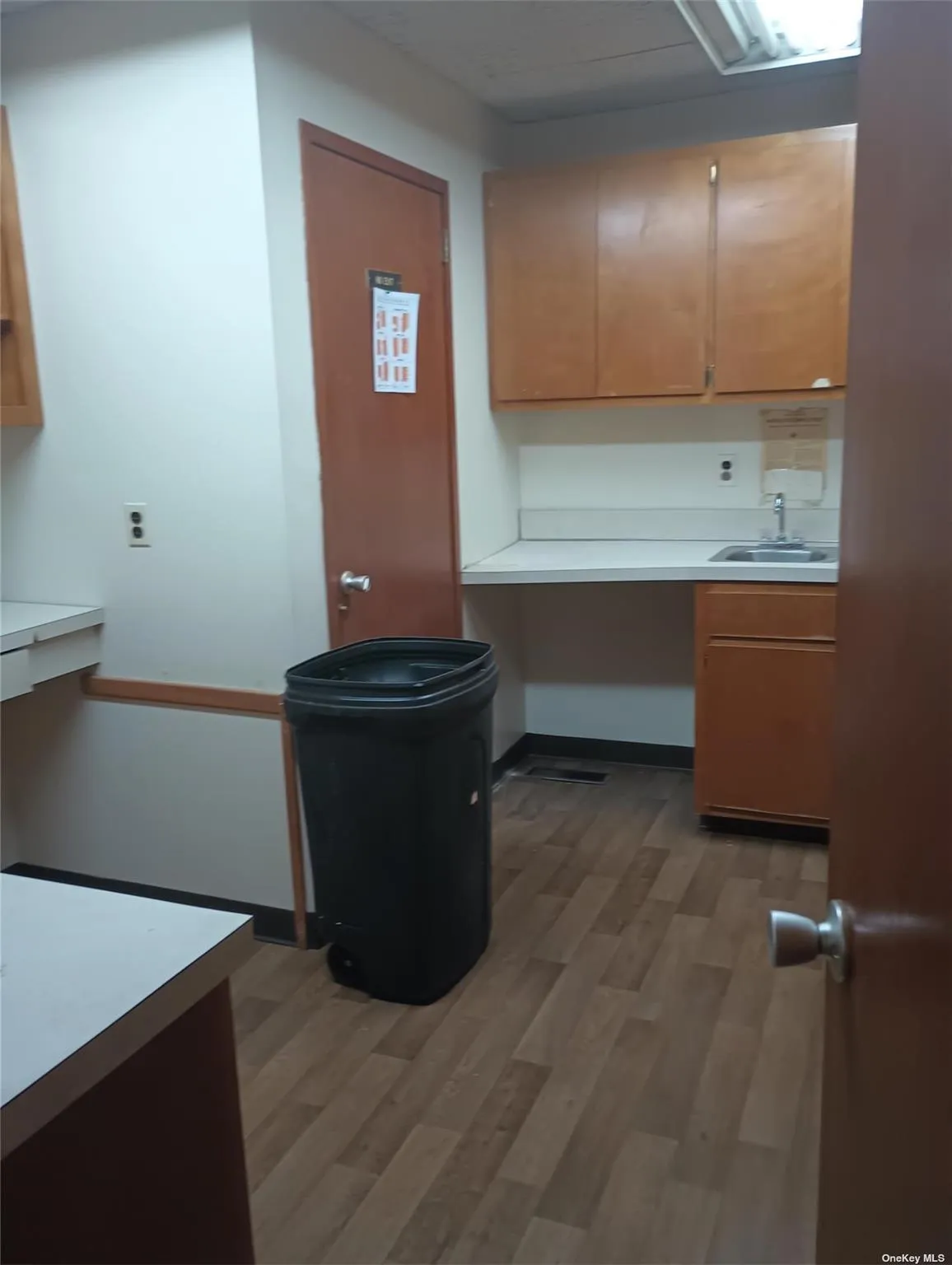 Lab or utility room or small office Lab or utility room or small office
