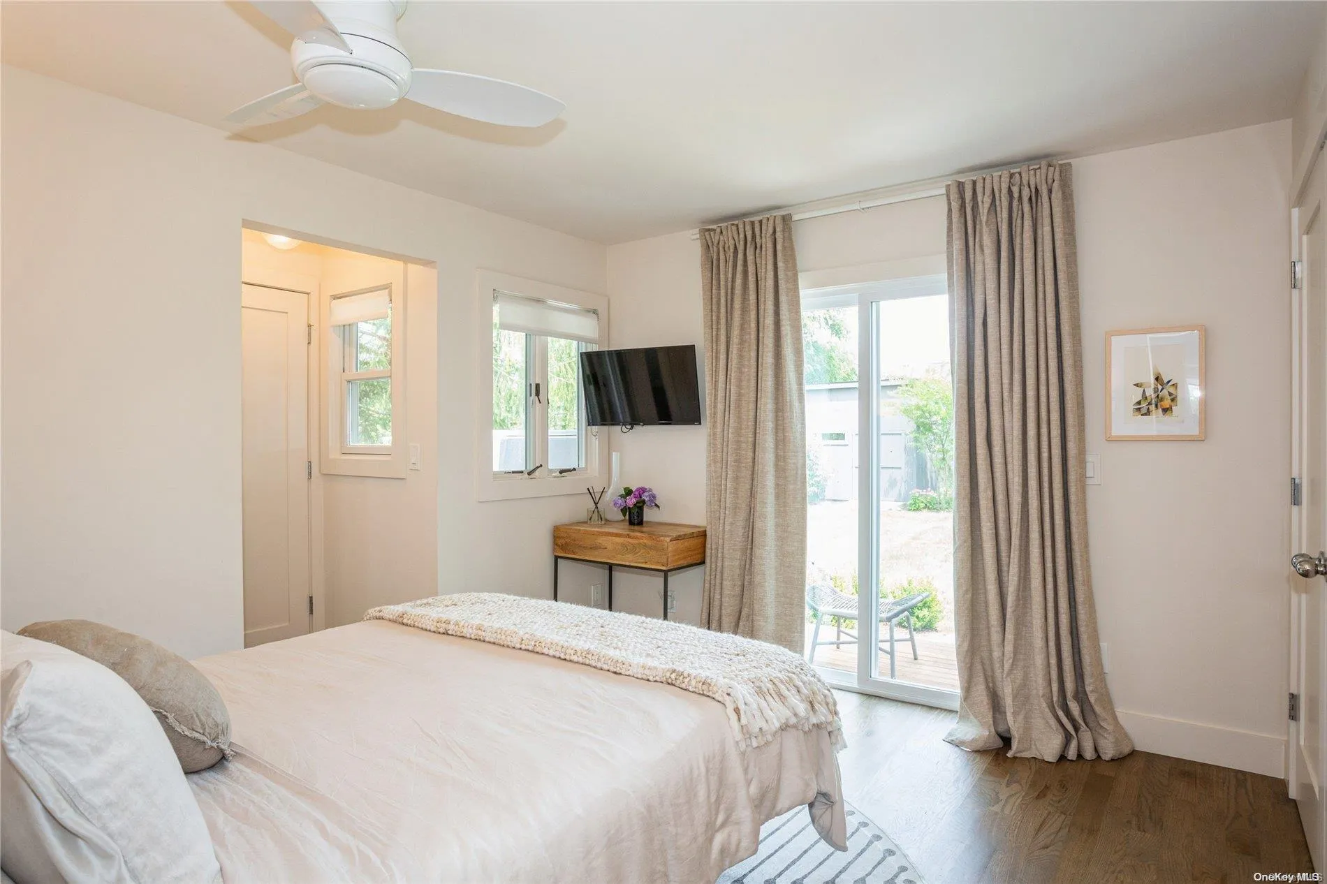 Primary bedroom en-suite bath Primary bedroom en-suite bath