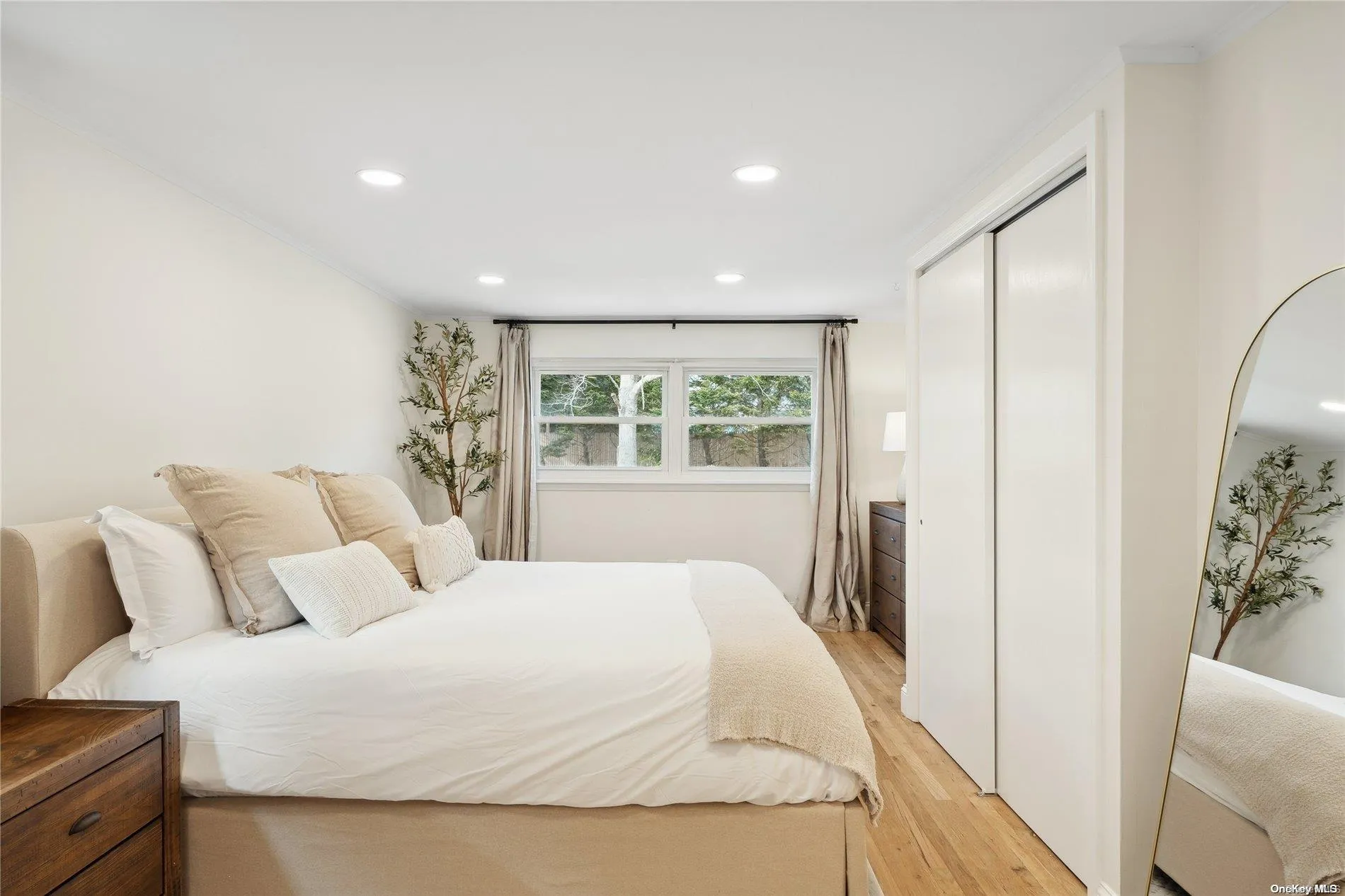 28 Argonne West Road, Southampton, NY, 3 Bedrooms Bedrooms, 7 Rooms Rooms,2 BathroomsBathrooms,Residential Lease,Idx,Argonne West,0,L3535604 28 Argonne West Road, Southampton, NY, 3 Bedrooms Bedrooms, 7 Rooms Rooms,2 BathroomsBathrooms,Residential Lease,Idx,Argonne West,0,L3535604