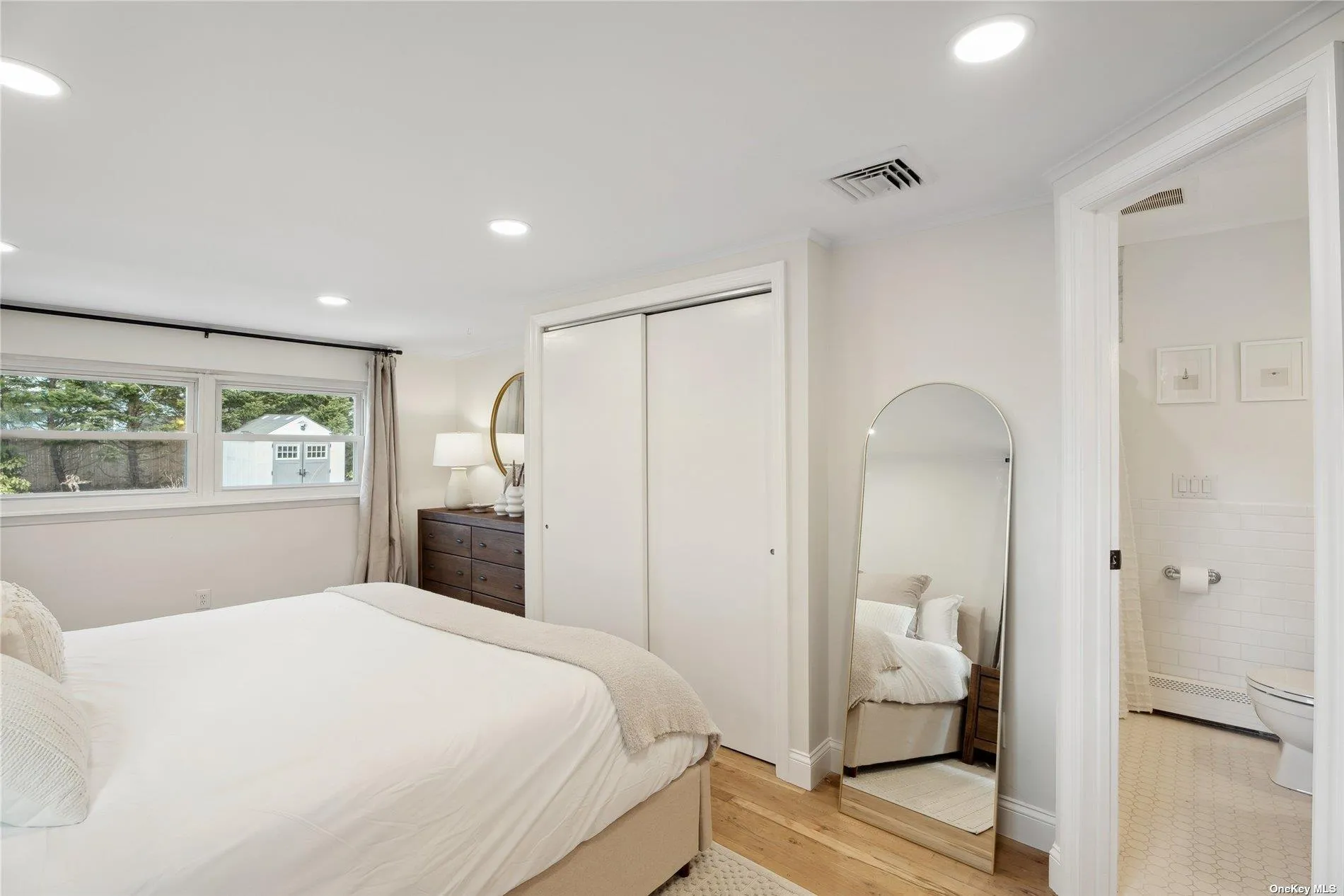 28 Argonne West Road, Southampton, NY, 3 Bedrooms Bedrooms, 7 Rooms Rooms,2 BathroomsBathrooms,Residential Lease,For Rent,Argonne West,0,L3535604 28 Argonne West Road, Southampton, NY, 3 Bedrooms Bedrooms, 7 Rooms Rooms,2 BathroomsBathrooms,Residential Lease,For Rent,Argonne West,0,L3535604