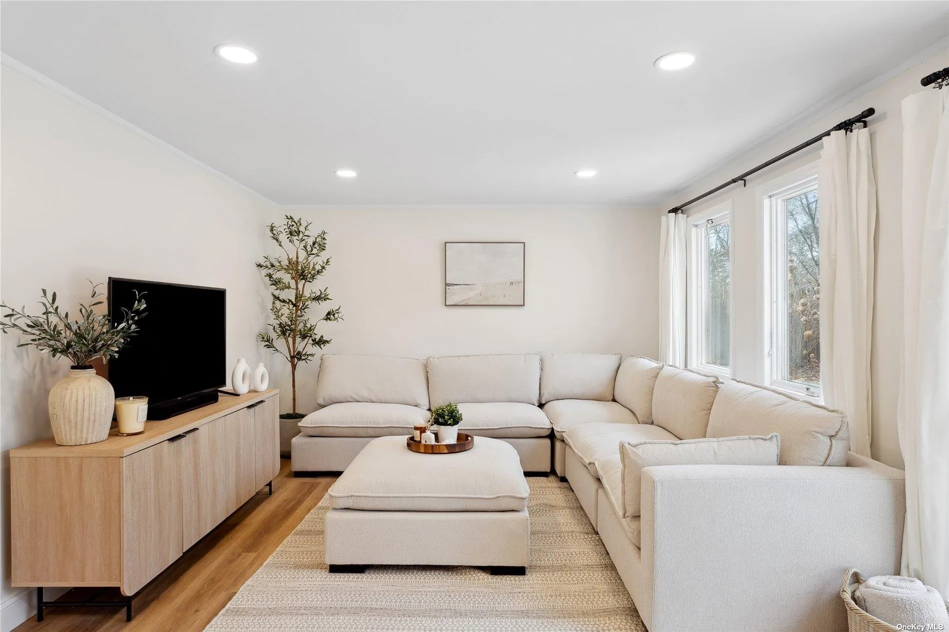 28 Argonne West Road, Southampton, NY, 3 Bedrooms Bedrooms, 7 Rooms Rooms,2 BathroomsBathrooms,Residential Lease,For Rent,Argonne West,0,L3535604 28 Argonne West Road, Southampton, NY, 3 Bedrooms Bedrooms, 7 Rooms Rooms,2 BathroomsBathrooms,Residential Lease,For Rent,Argonne West,0,L3535604