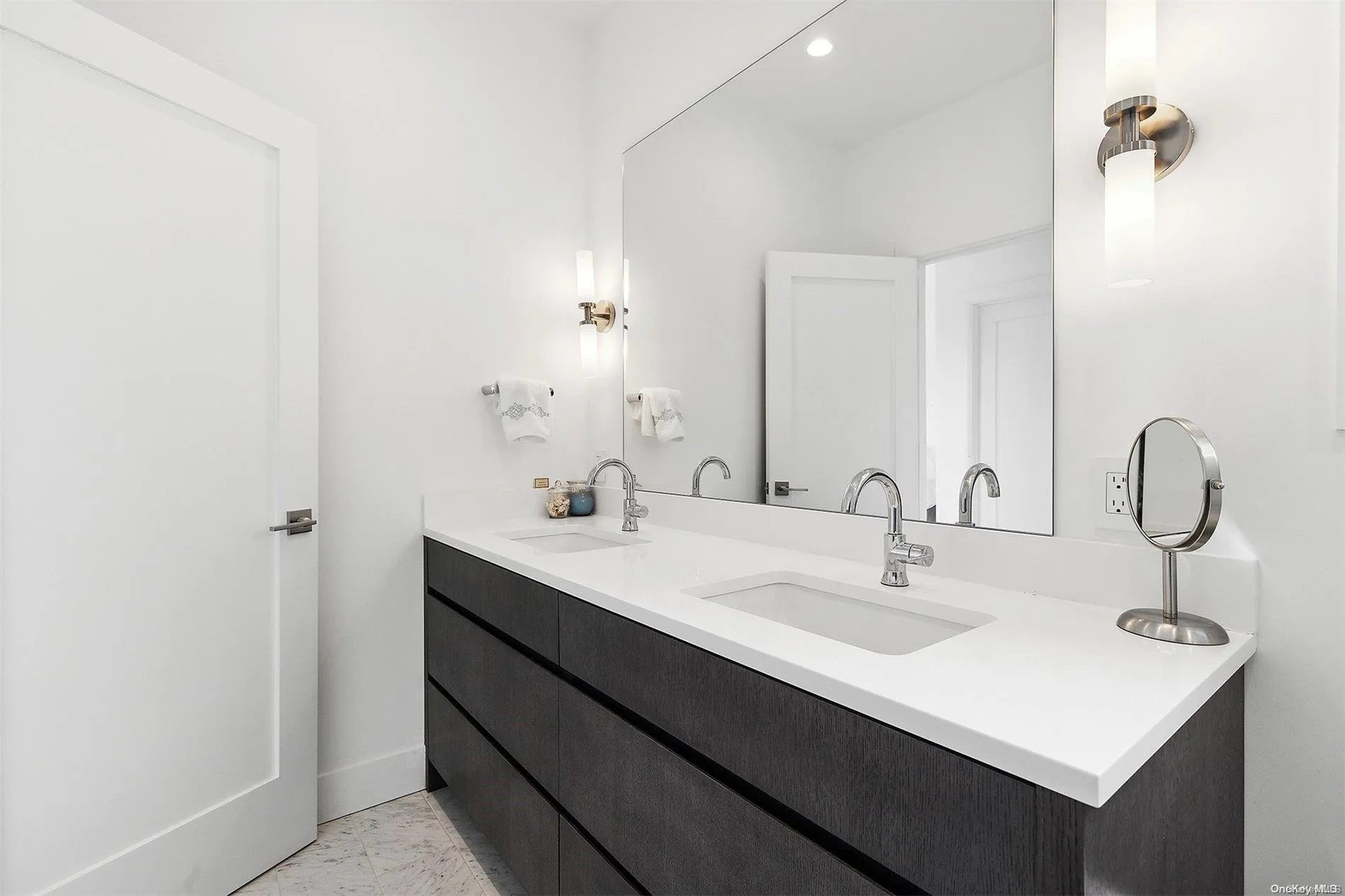 Primary Bath 2 Stations Primary Bath 2 Stations