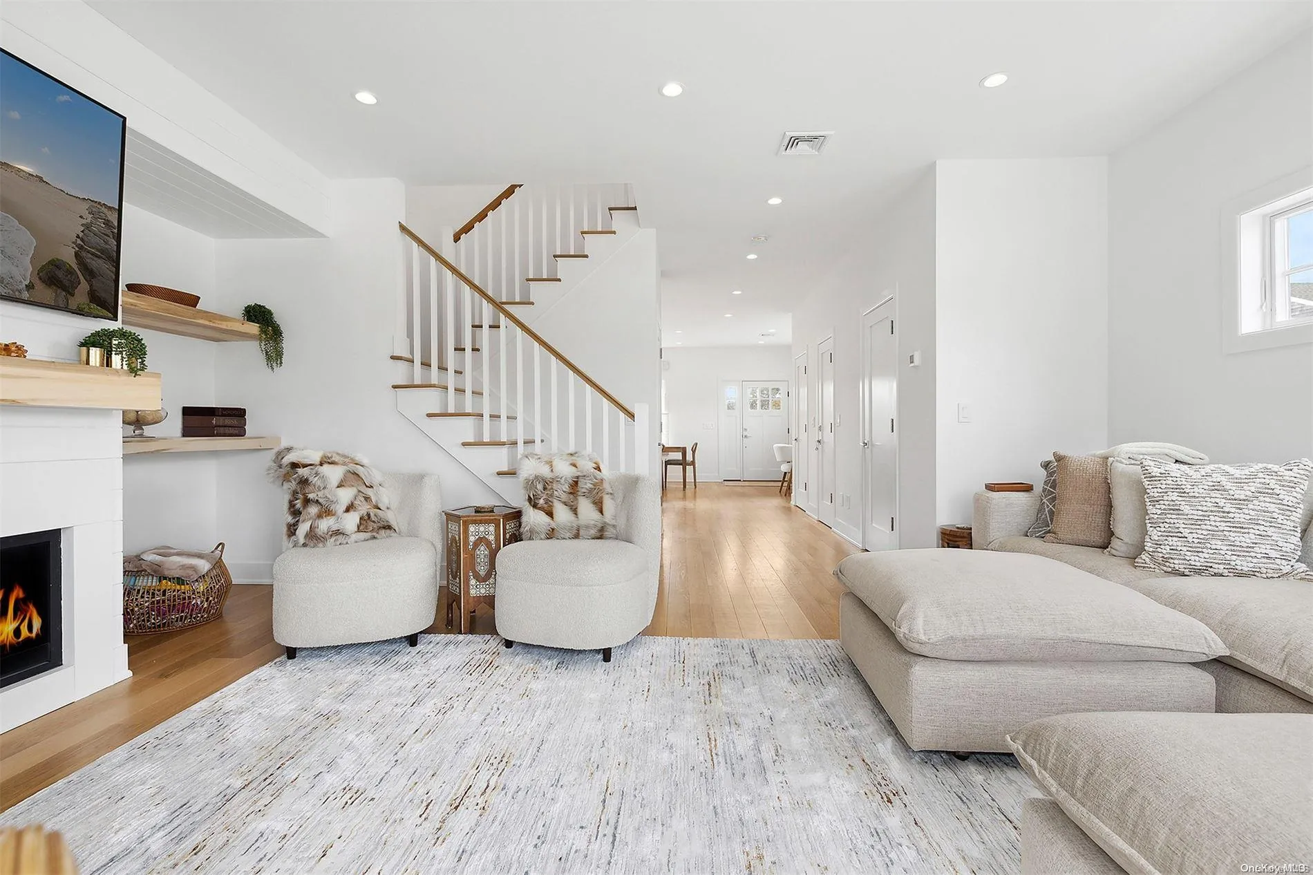 Living Looking towards the Entrance Living Looking towards the Entrance