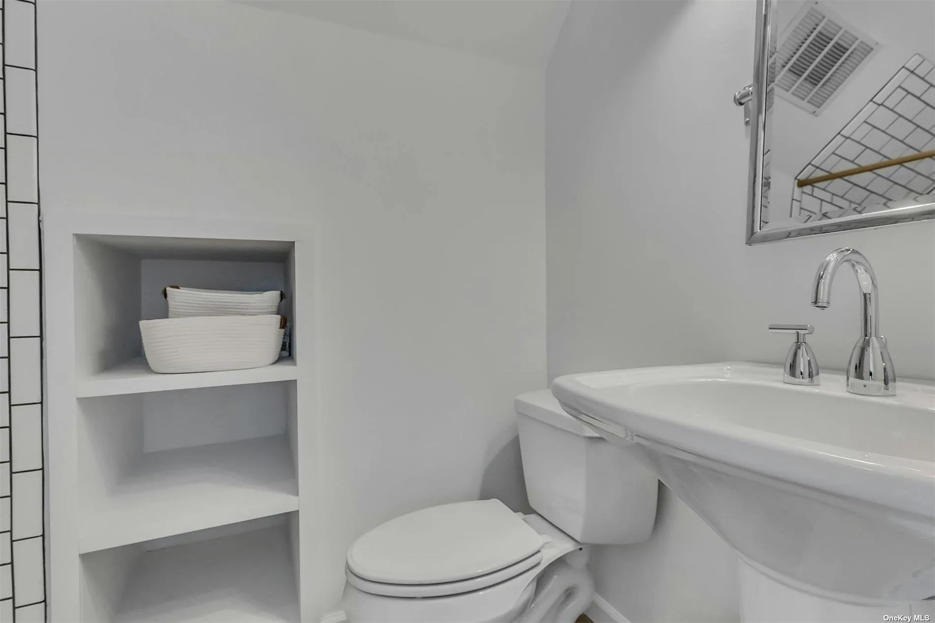 6 Nidzyn Avenue, Southampton, NY, 3 Bedrooms Bedrooms, 12 Rooms Rooms,3 BathroomsBathrooms,Residential Lease,For Rent,Nidzyn,0,L3541091 6 Nidzyn Avenue, Southampton, NY, 3 Bedrooms Bedrooms, 12 Rooms Rooms,3 BathroomsBathrooms,Residential Lease,For Rent,Nidzyn,0,L3541091