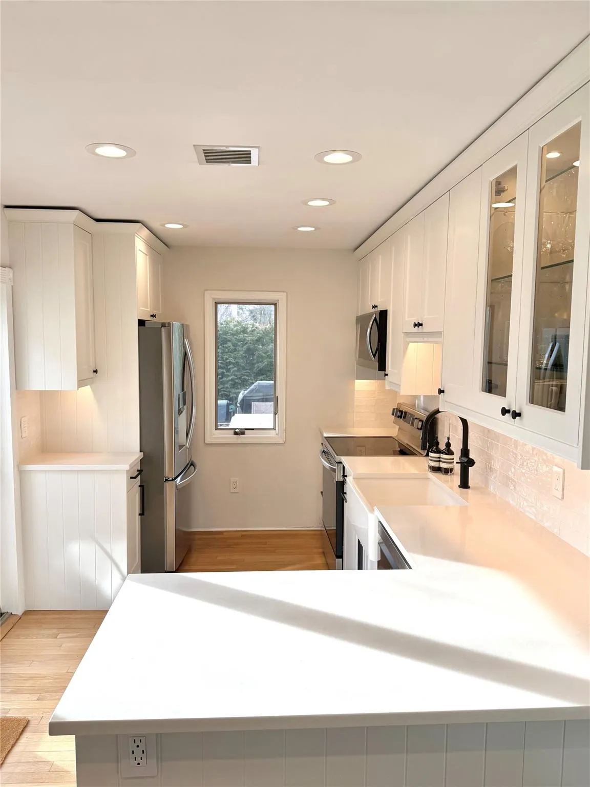 6 West End Avenue, Southampton, NY, 2 Bedrooms Bedrooms, 8 Rooms Rooms,1 BathroomBathrooms,Residential Lease,Idx,West End,0,L3546142 6 West End Avenue, Southampton, NY, 2 Bedrooms Bedrooms, 8 Rooms Rooms,1 BathroomBathrooms,Residential Lease,Idx,West End,0,L3546142