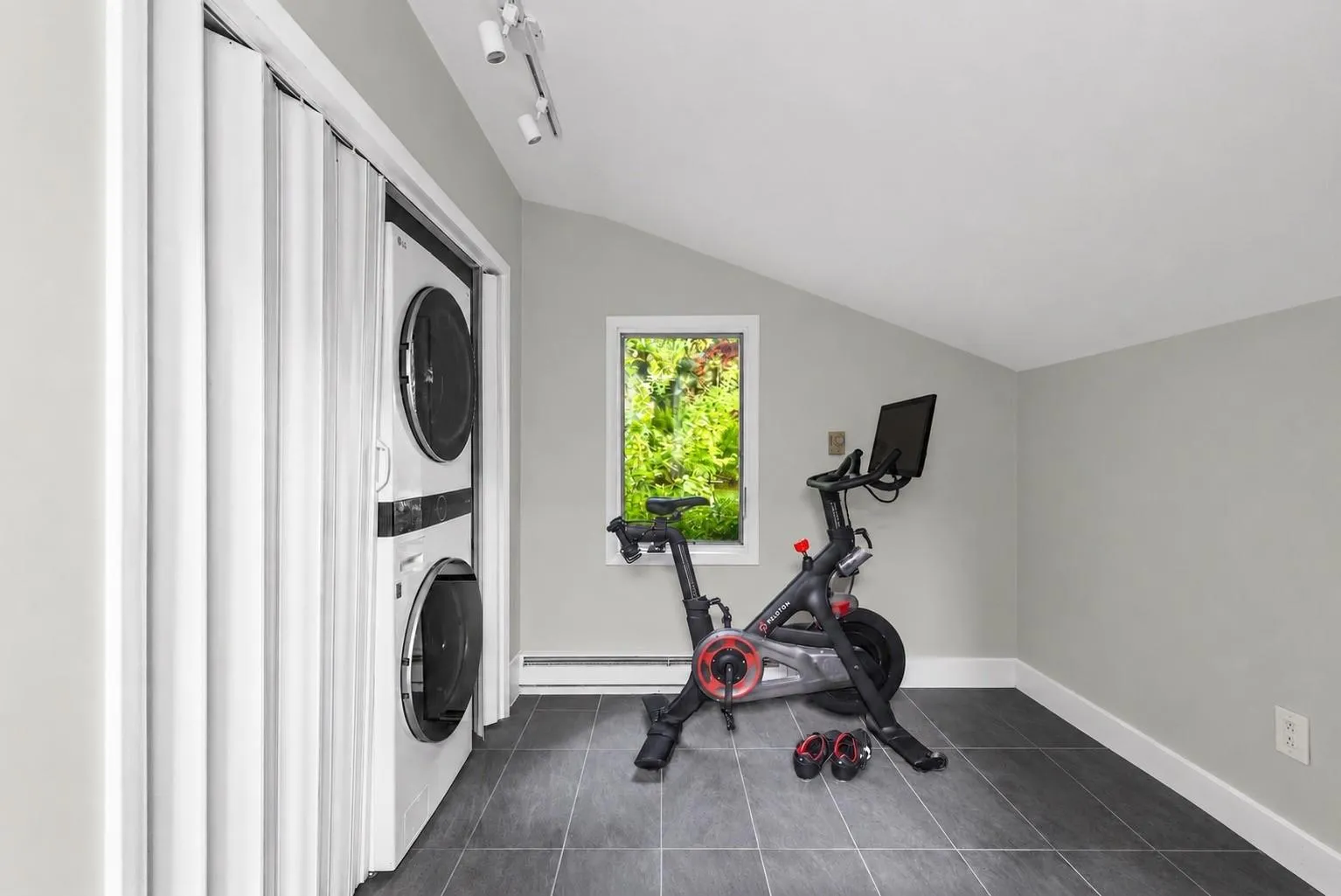 6 West End Avenue, Southampton, NY, 2 Bedrooms Bedrooms, 8 Rooms Rooms,1 BathroomBathrooms,Residential Lease,For Rent,West End,0,L3546142 6 West End Avenue, Southampton, NY, 2 Bedrooms Bedrooms, 8 Rooms Rooms,1 BathroomBathrooms,Residential Lease,For Rent,West End,0,L3546142