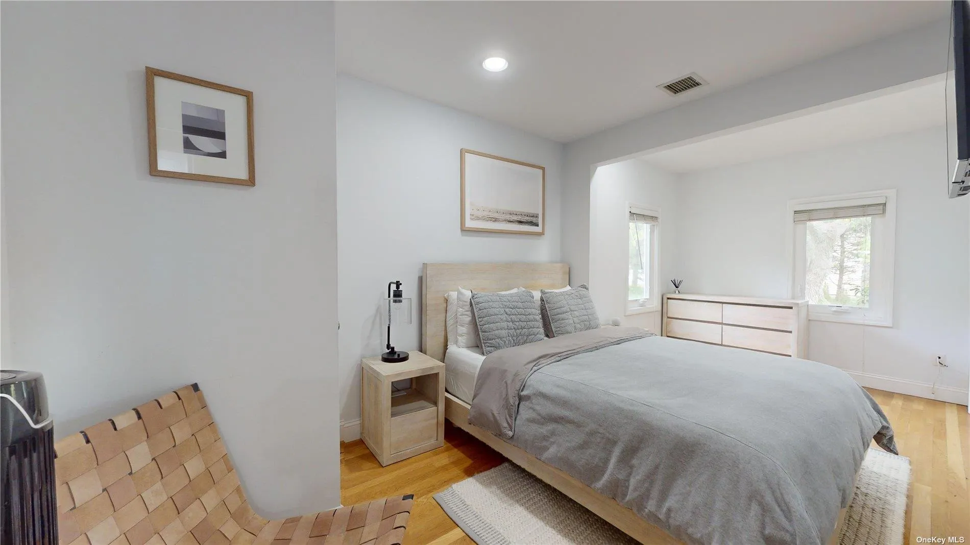 6 West End Avenue, Southampton, NY, 2 Bedrooms Bedrooms, 8 Rooms Rooms,1 BathroomBathrooms,Residential Lease,Idx,West End,0,L3546142 6 West End Avenue, Southampton, NY, 2 Bedrooms Bedrooms, 8 Rooms Rooms,1 BathroomBathrooms,Residential Lease,Idx,West End,0,L3546142
