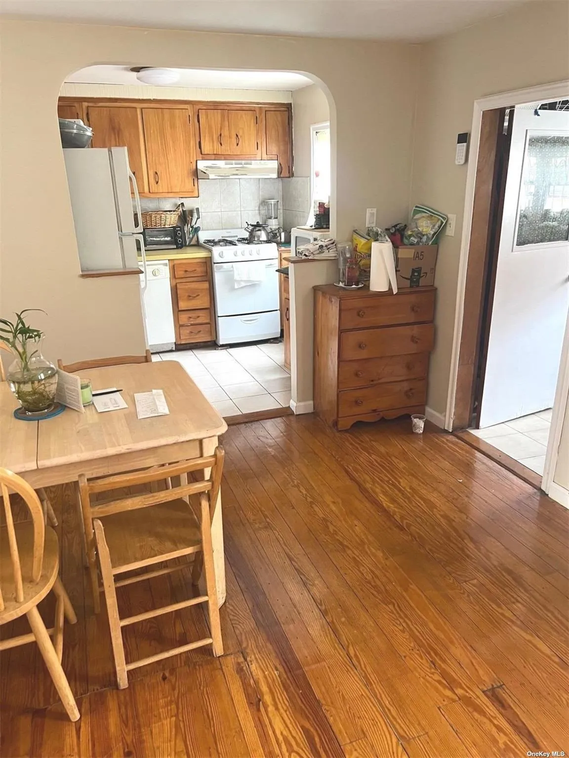 43-20 72nd Street, New York, NY, 3 Bedrooms Bedrooms, 6 Rooms Rooms,1 BathroomBathrooms,Residential,For Rent,72nd,0,L3547102 43-20 72nd Street, New York, NY, 3 Bedrooms Bedrooms, 6 Rooms Rooms,1 BathroomBathrooms,Residential,For Rent,72nd,0,L3547102