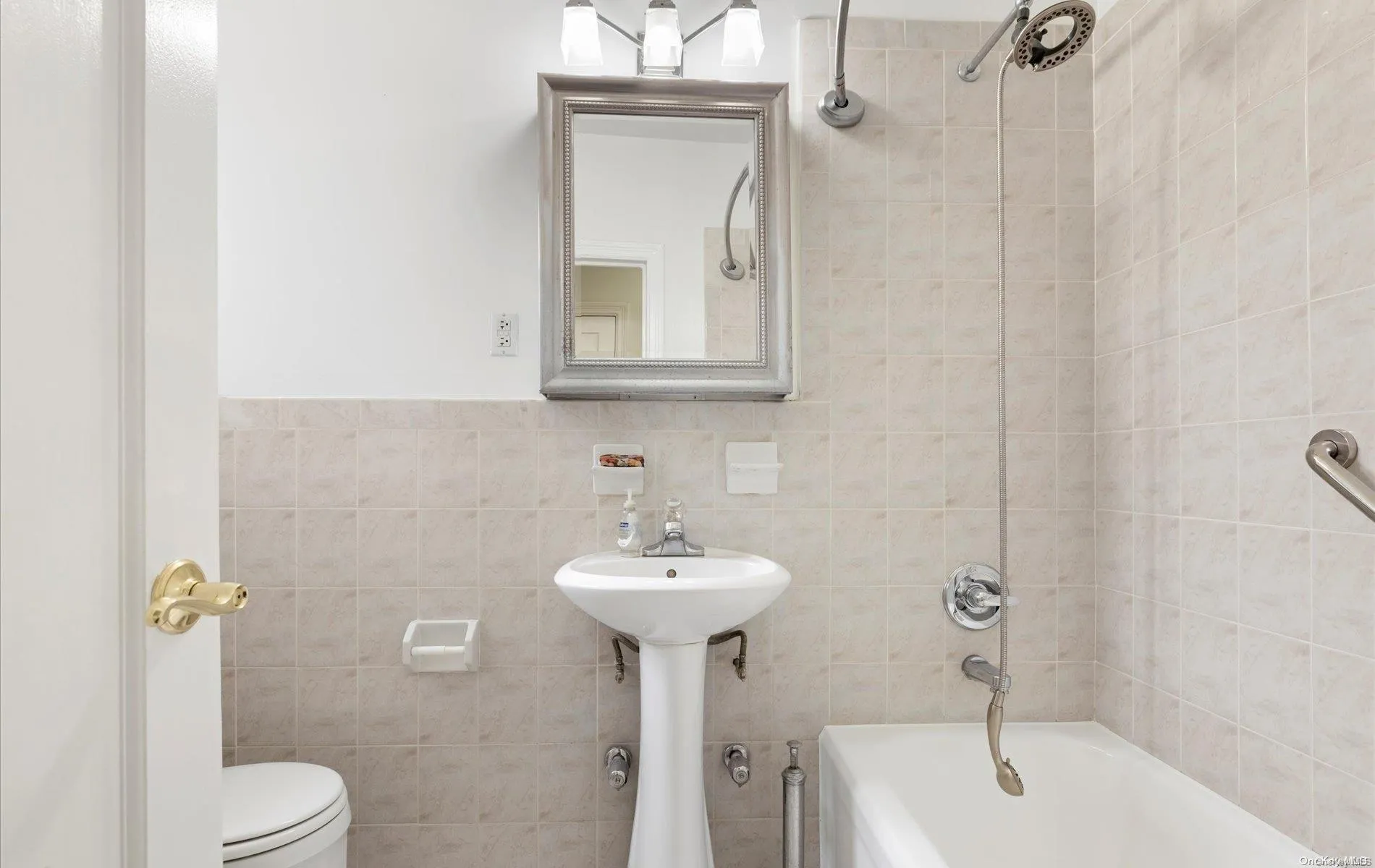 34-24 82nd Street, New York, NY, 1 Bedroom Bedrooms, 3 Rooms Rooms,1 BathroomBathrooms,Residential,For Rent,82nd Street,0,L3547886 34-24 82nd Street, New York, NY, 1 Bedroom Bedrooms, 3 Rooms Rooms,1 BathroomBathrooms,Residential,For Rent,82nd Street,0,L3547886
