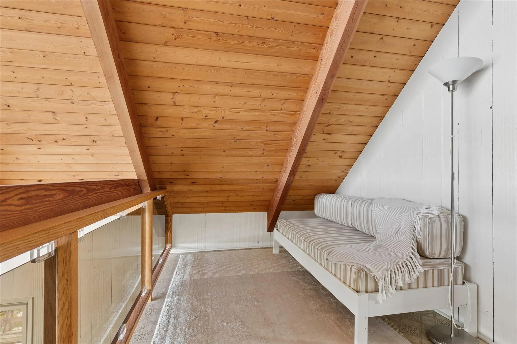 Upper level landing with seating Upper level landing with seating