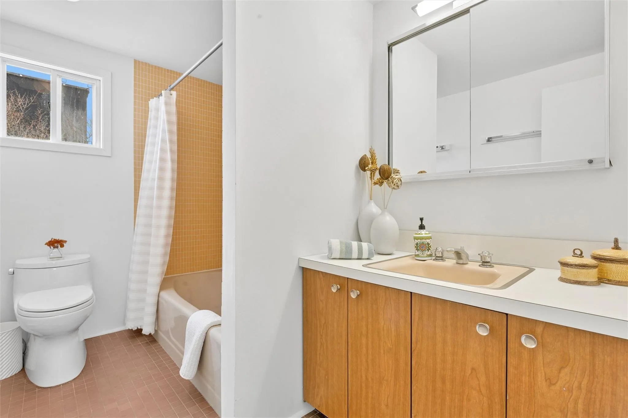 First floor bath First floor bath