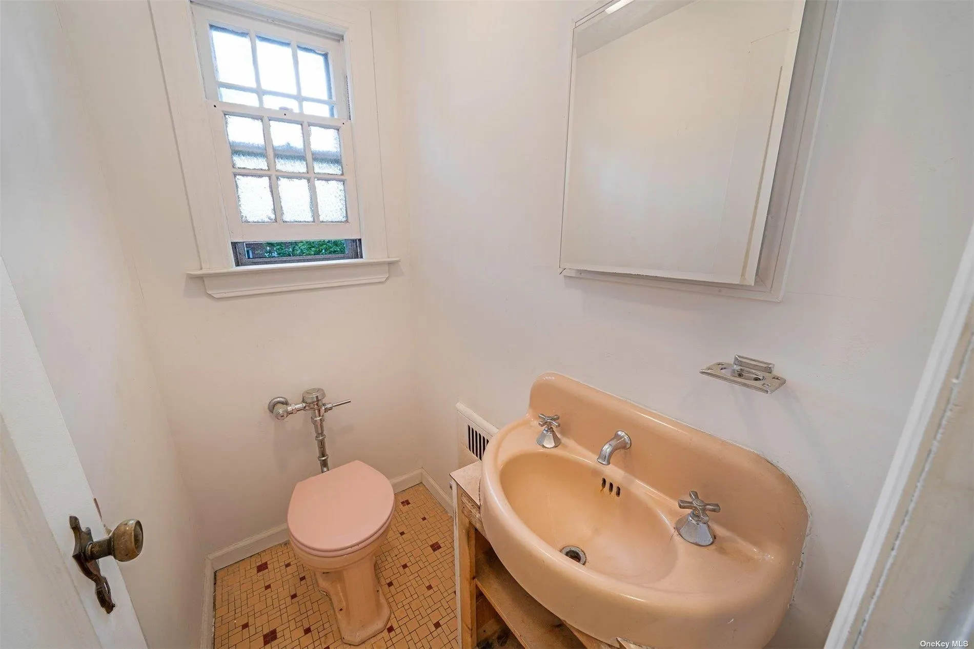 60-14 60th Avenue, New York, NY, 3 Bedrooms Bedrooms, 6 Rooms Rooms,2 BathroomsBathrooms,Residential,For Rent,60th,0,L3551646 60-14 60th Avenue, New York, NY, 3 Bedrooms Bedrooms, 6 Rooms Rooms,2 BathroomsBathrooms,Residential,For Rent,60th,0,L3551646