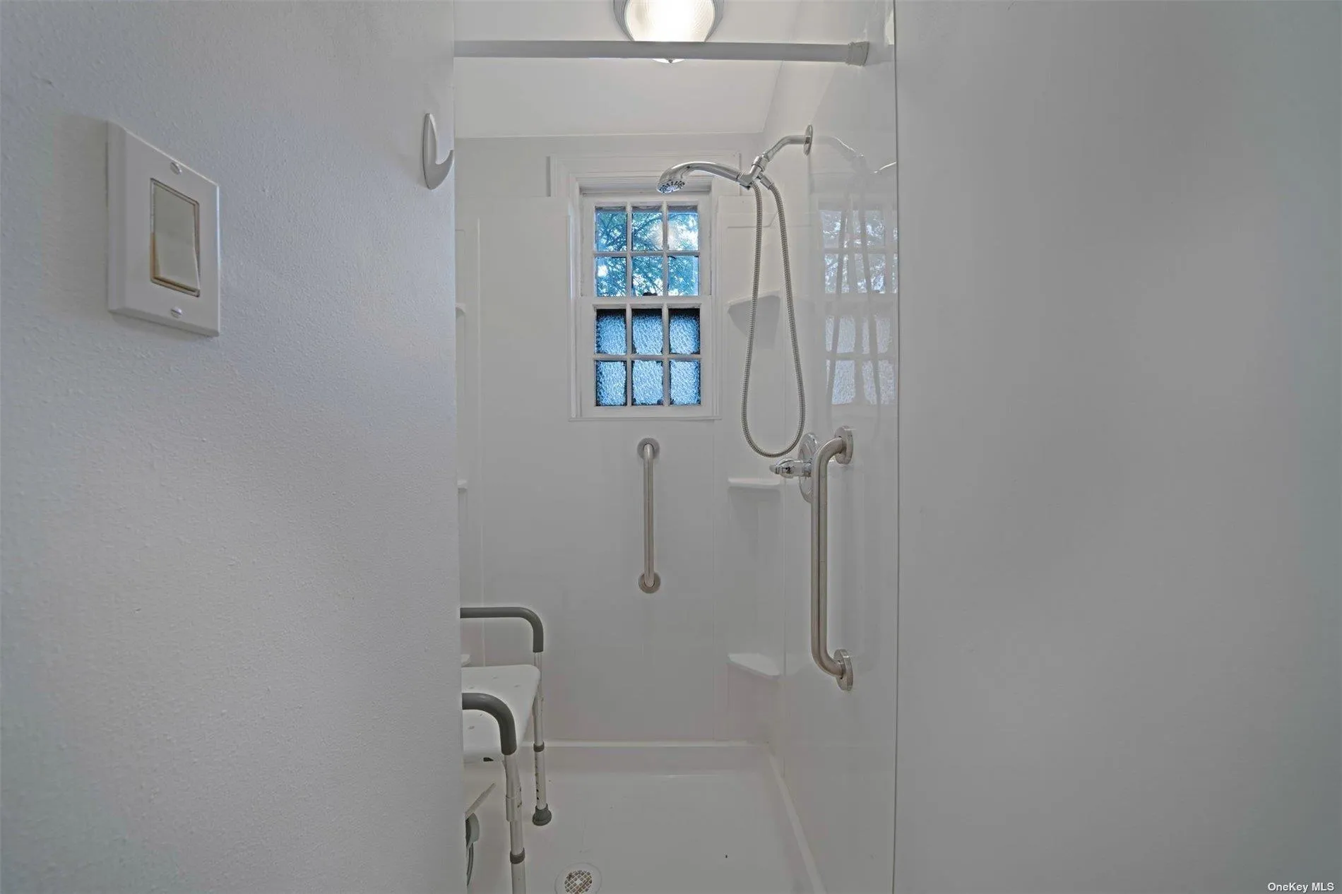 60-14 60th Avenue, New York, NY, 3 Bedrooms Bedrooms, 6 Rooms Rooms,2 BathroomsBathrooms,Residential,For Rent,60th,0,L3551646 60-14 60th Avenue, New York, NY, 3 Bedrooms Bedrooms, 6 Rooms Rooms,2 BathroomsBathrooms,Residential,For Rent,60th,0,L3551646
