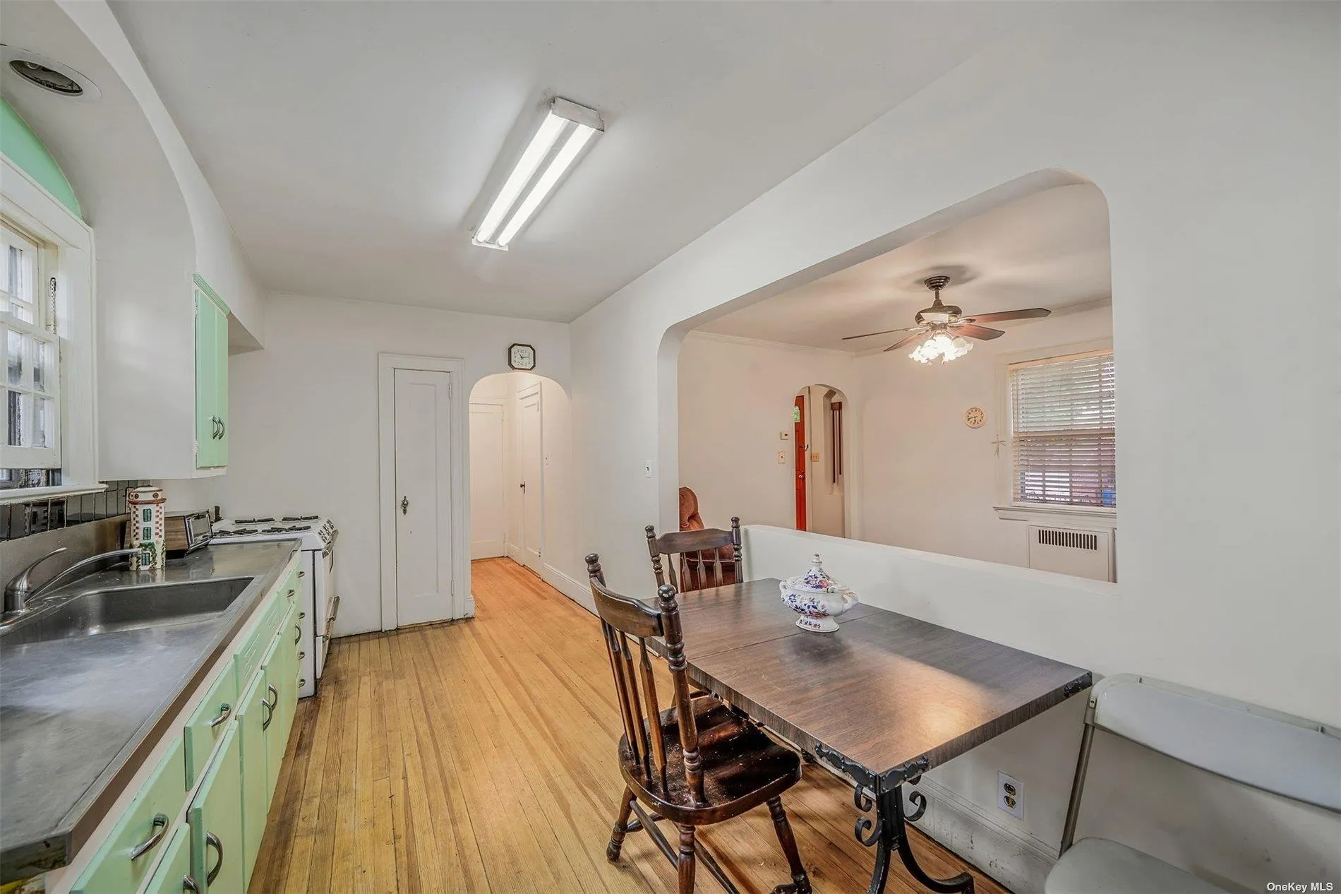 60-14 60th Avenue, New York, NY, 3 Bedrooms Bedrooms, 6 Rooms Rooms,2 BathroomsBathrooms,Residential,For Rent,60th,0,L3551646 60-14 60th Avenue, New York, NY, 3 Bedrooms Bedrooms, 6 Rooms Rooms,2 BathroomsBathrooms,Residential,For Rent,60th,0,L3551646