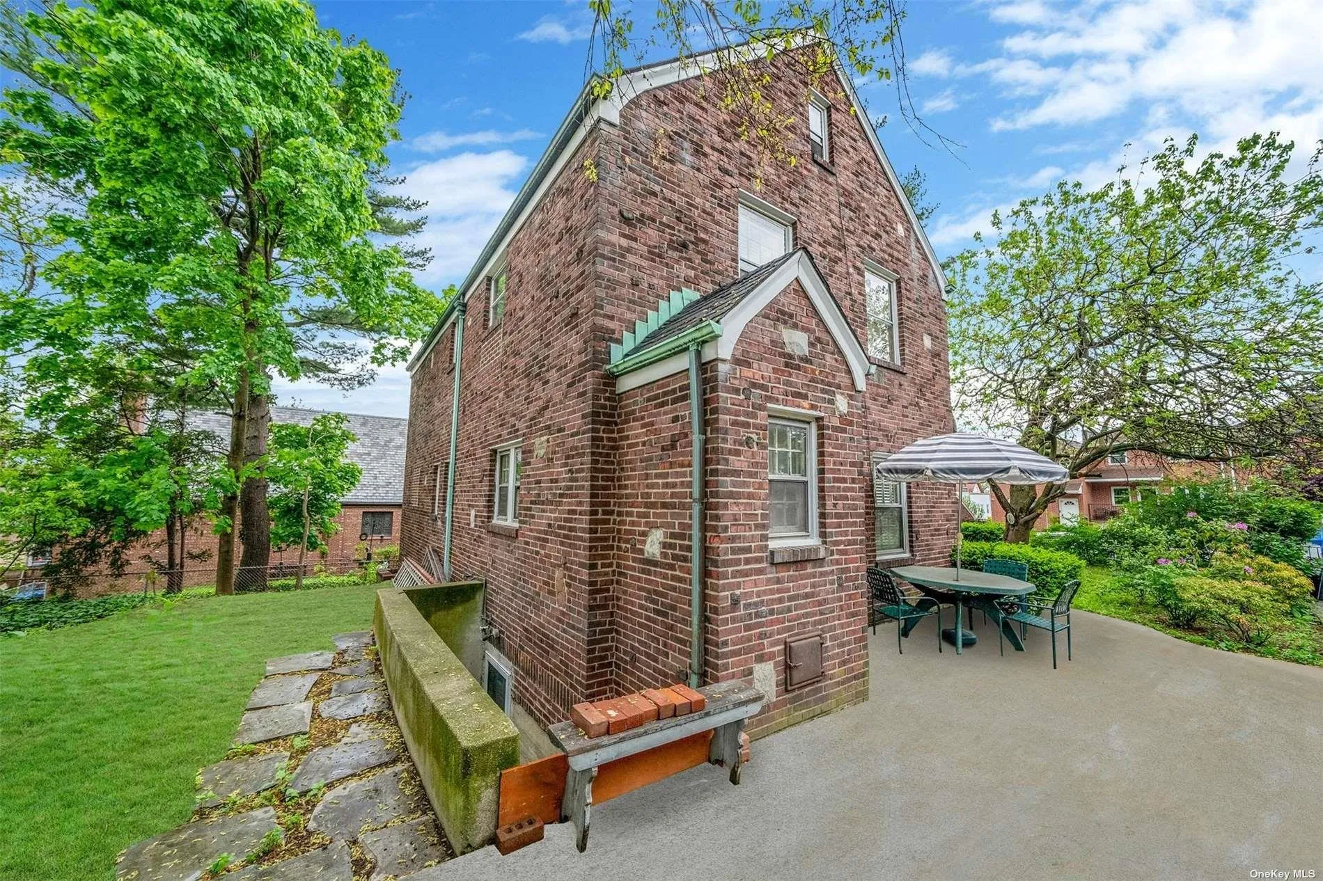 60-14 60th Avenue, New York, NY, 3 Bedrooms Bedrooms, 6 Rooms Rooms,2 BathroomsBathrooms,Residential,For Rent,60th,0,L3551646 60-14 60th Avenue, New York, NY, 3 Bedrooms Bedrooms, 6 Rooms Rooms,2 BathroomsBathrooms,Residential,For Rent,60th,0,L3551646