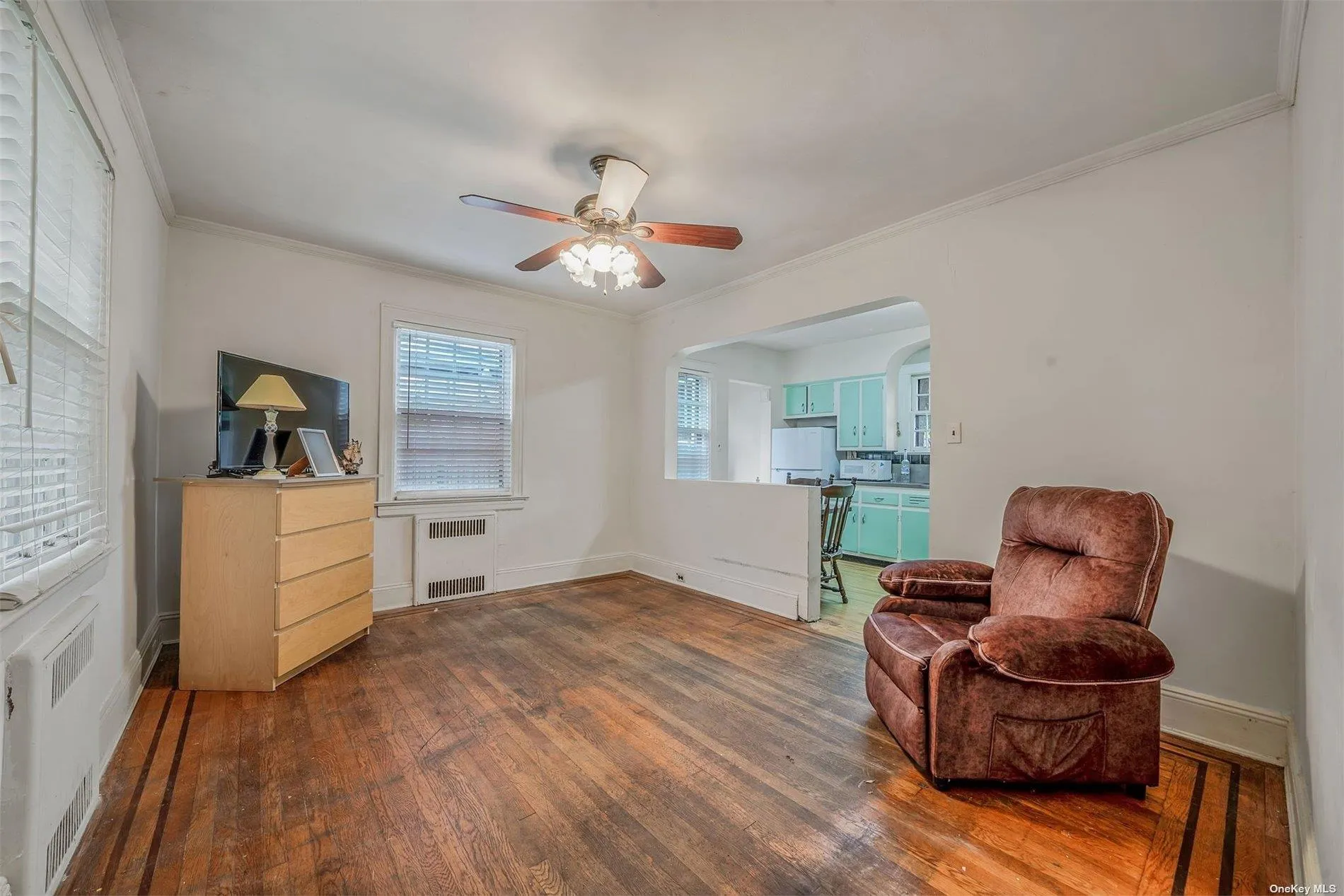 60-14 60th Avenue, New York, NY, 3 Bedrooms Bedrooms, 6 Rooms Rooms,2 BathroomsBathrooms,Residential,For Rent,60th,0,L3551646 60-14 60th Avenue, New York, NY, 3 Bedrooms Bedrooms, 6 Rooms Rooms,2 BathroomsBathrooms,Residential,For Rent,60th,0,L3551646