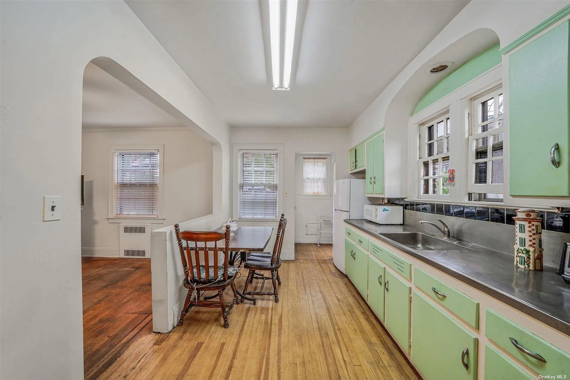 60-14 60th Avenue, New York, NY, 3 Bedrooms Bedrooms, 6 Rooms Rooms,2 BathroomsBathrooms,Residential,For Rent,60th,0,L3551646 60-14 60th Avenue, New York, NY, 3 Bedrooms Bedrooms, 6 Rooms Rooms,2 BathroomsBathrooms,Residential,For Rent,60th,0,L3551646
