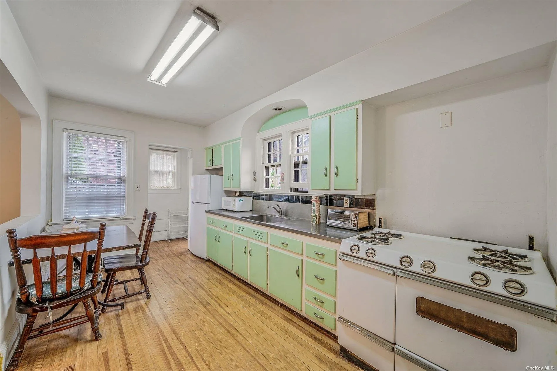 60-14 60th Avenue, New York, NY, 3 Bedrooms Bedrooms, 6 Rooms Rooms,2 BathroomsBathrooms,Residential,For Rent,60th,0,L3551646 60-14 60th Avenue, New York, NY, 3 Bedrooms Bedrooms, 6 Rooms Rooms,2 BathroomsBathrooms,Residential,For Rent,60th,0,L3551646
