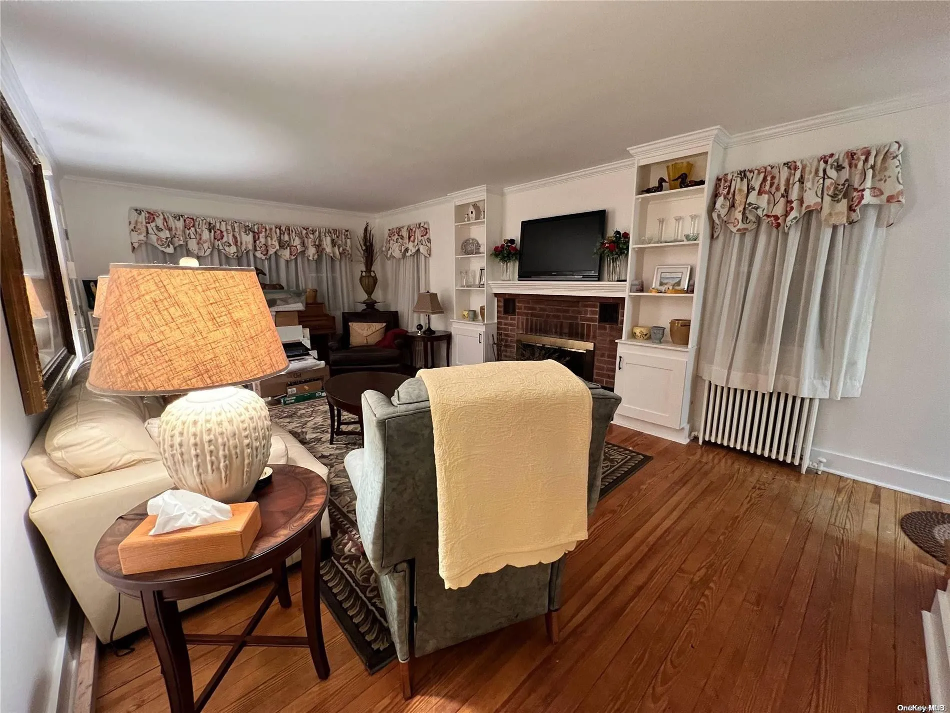 L/R with brick Fireplace L/R with brick Fireplace